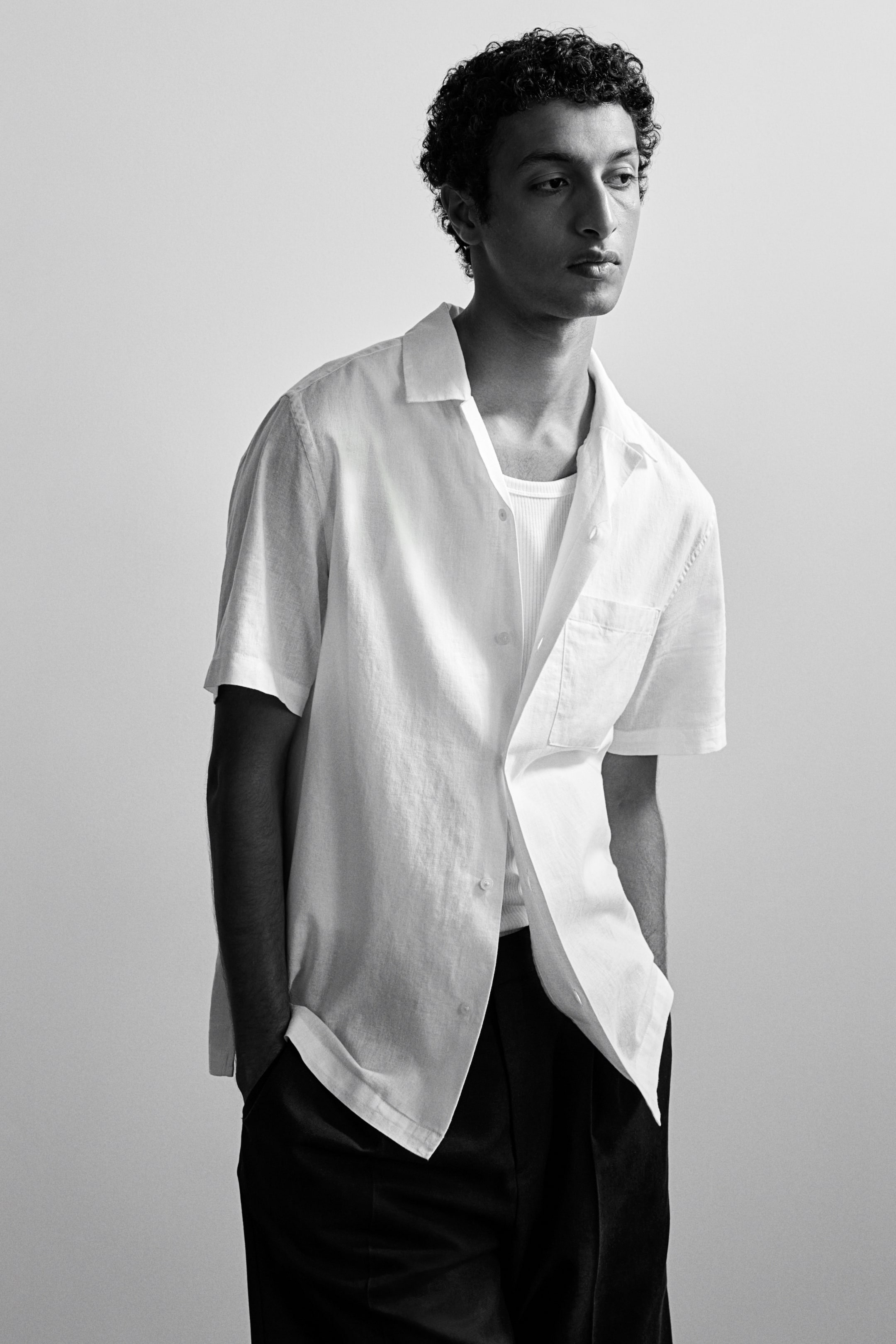 Курортная рубашка из льняной смеси обычного кроя от H-M 5690₽