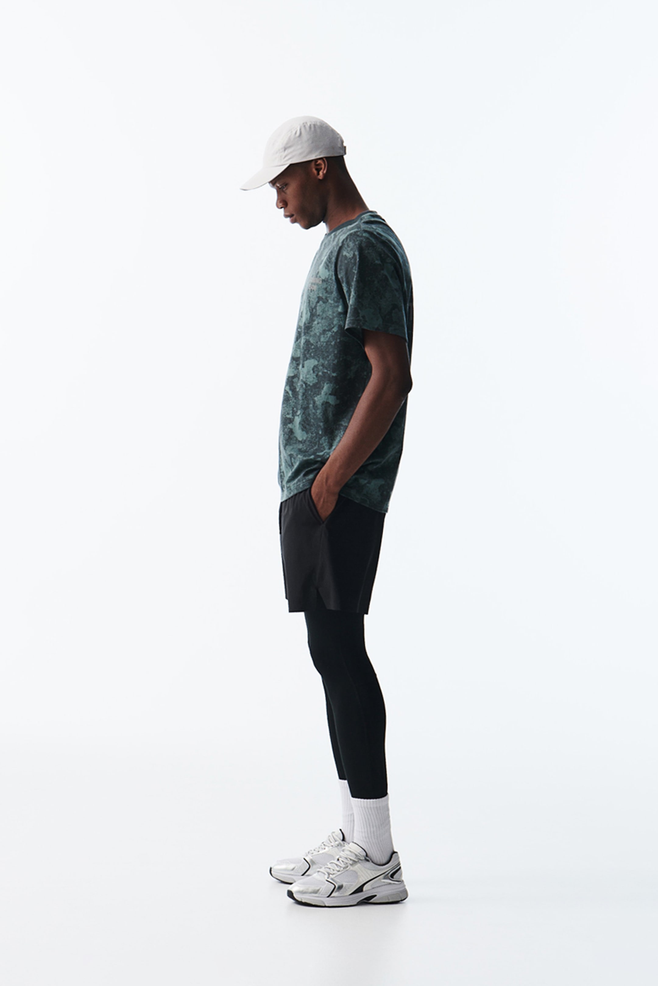 Спортивная рубашка H-M Regular Fit в DryMove 3390₽