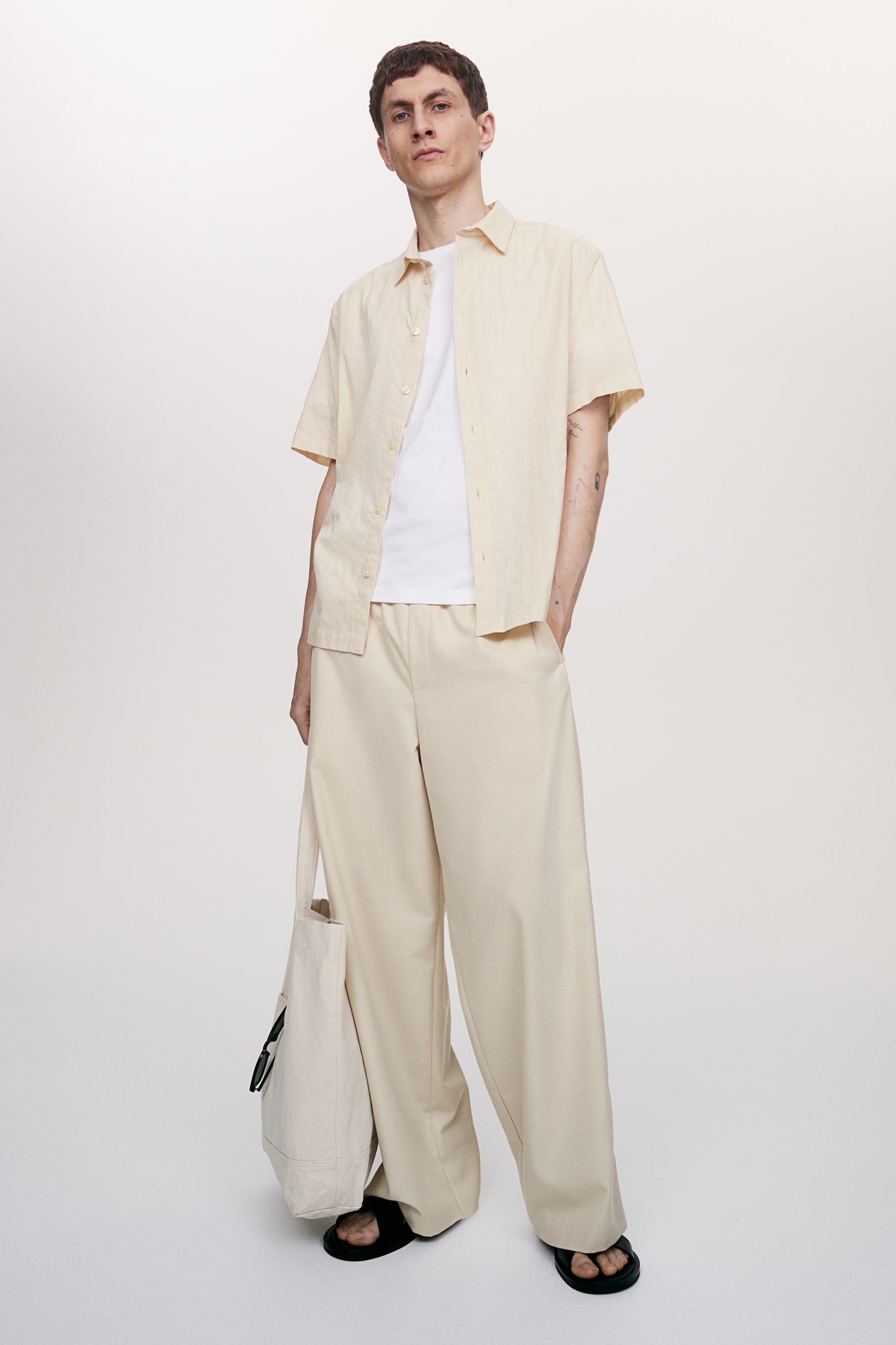 Рубашка с текстурой обычного кроя от H-M 5690₽