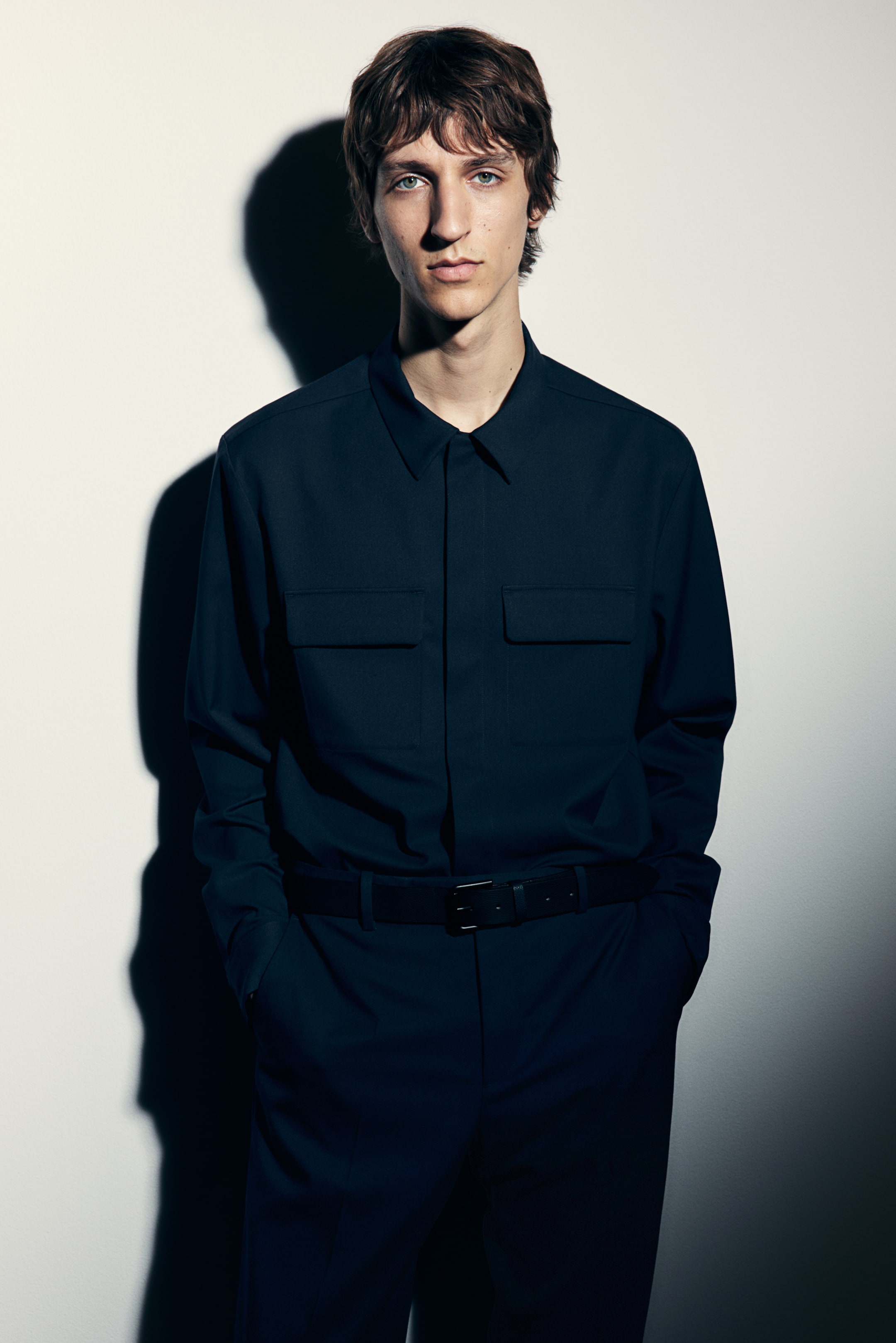 Повседневная рубашка H-M обычного покроя 4790₽