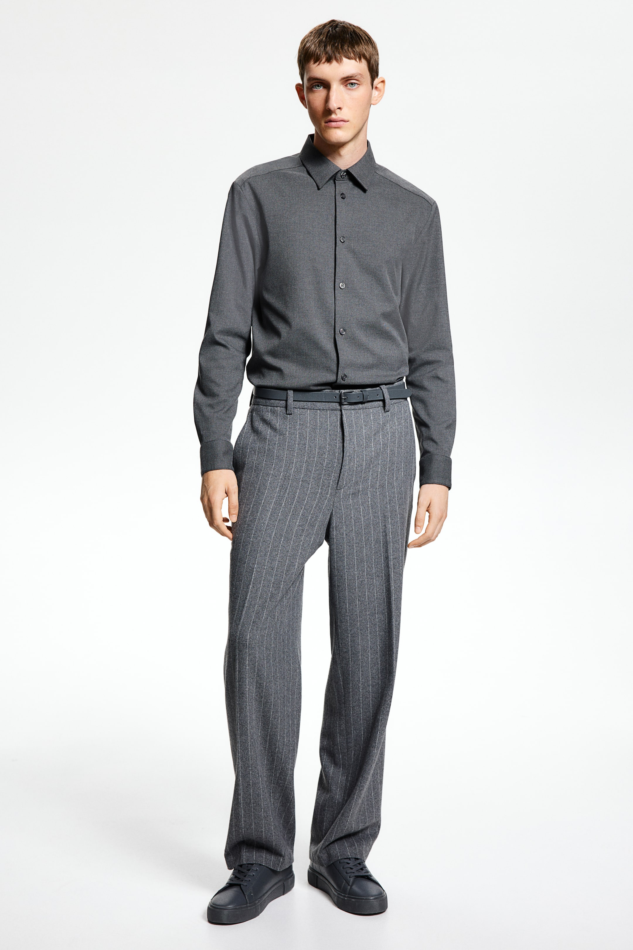 Костюмные брюки из смесовой шерсти свободного кроя от H-M 6690₽