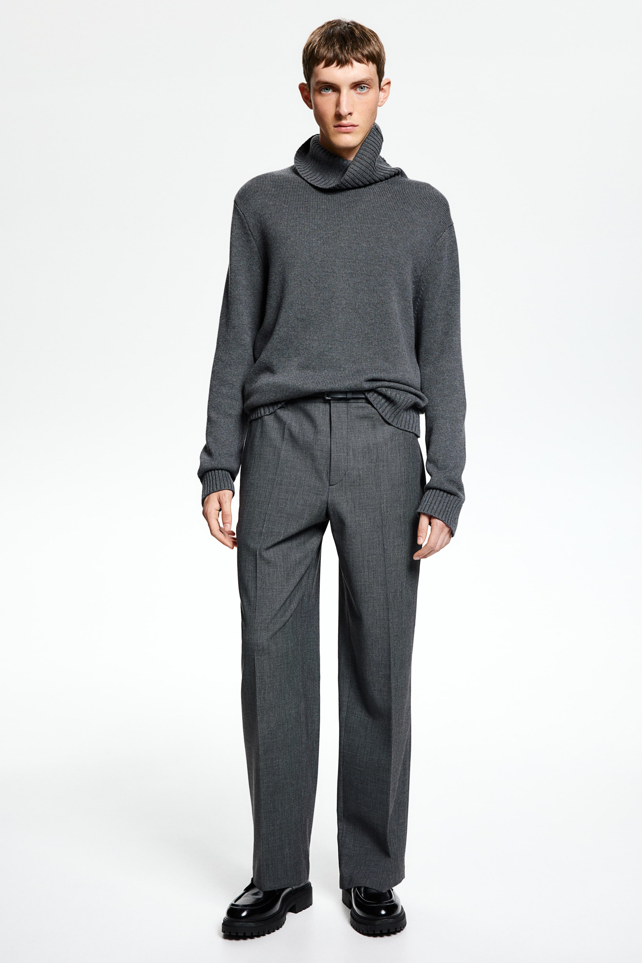 Костюмные брюки из смесовой шерсти свободного кроя от H-M 6690₽