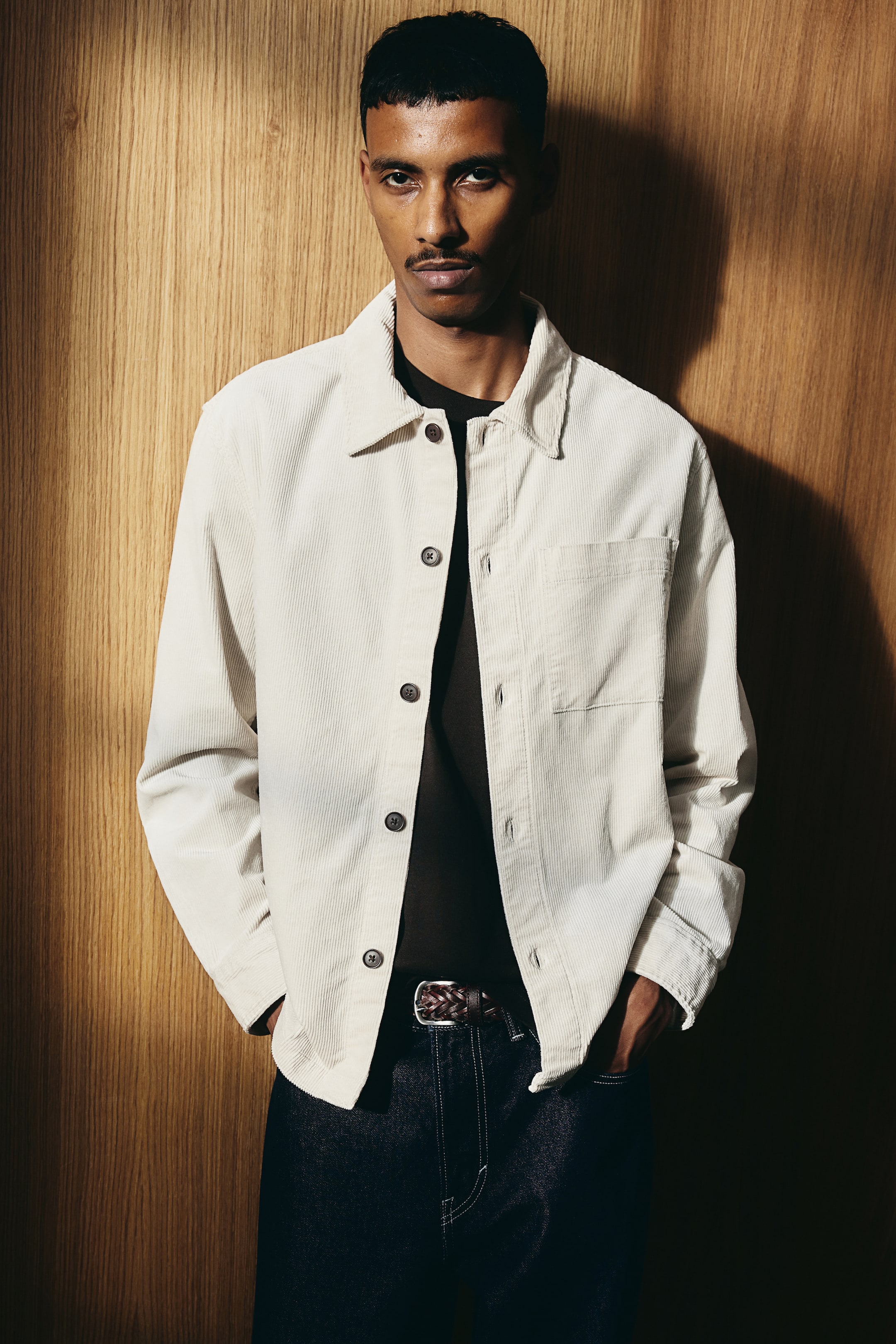 Вельветовая рубашка H-M обычного покроя 5690₽