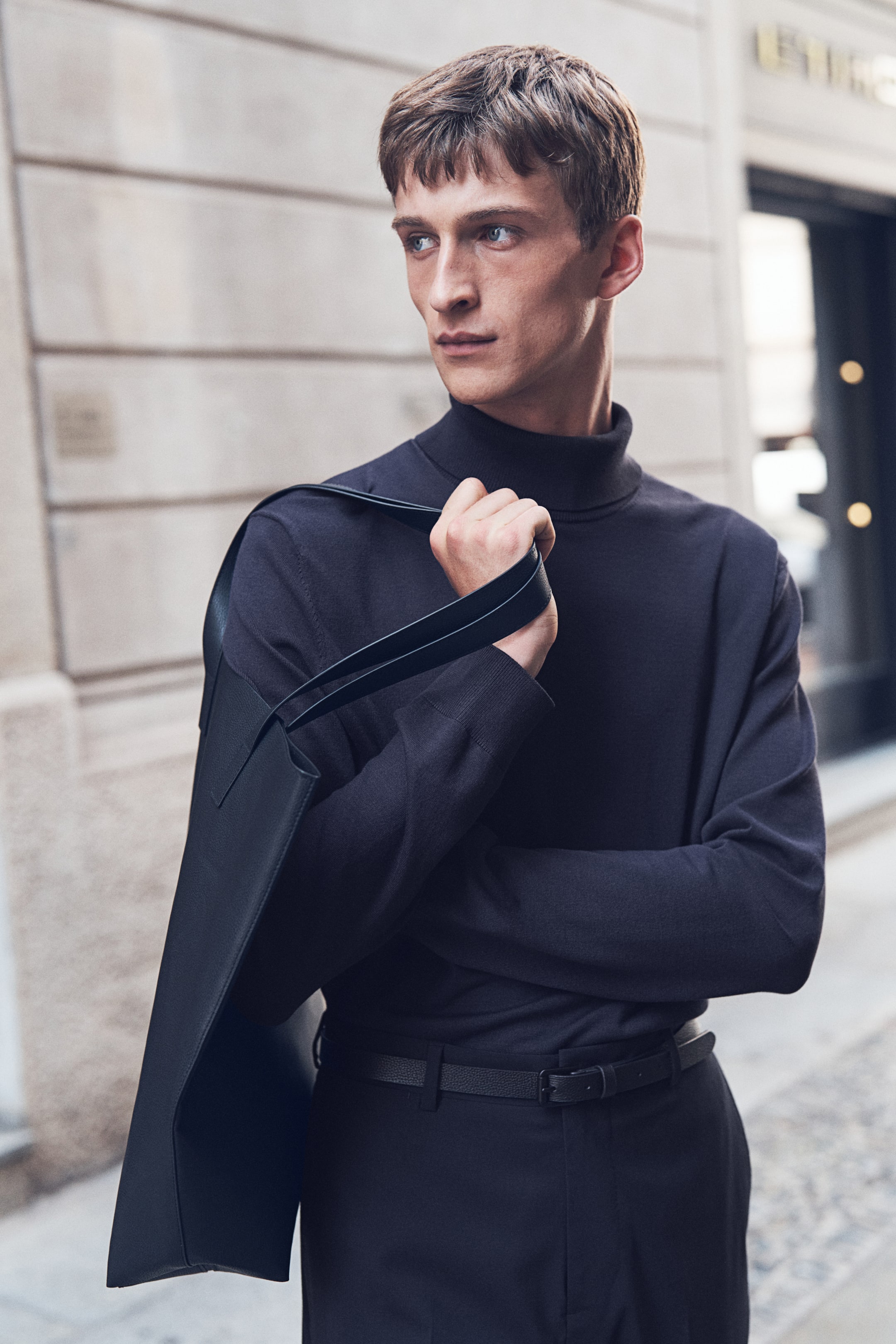 Свитер-водолазка тонкой вязки H-M Slim Fit с высоким воротом 5690₽