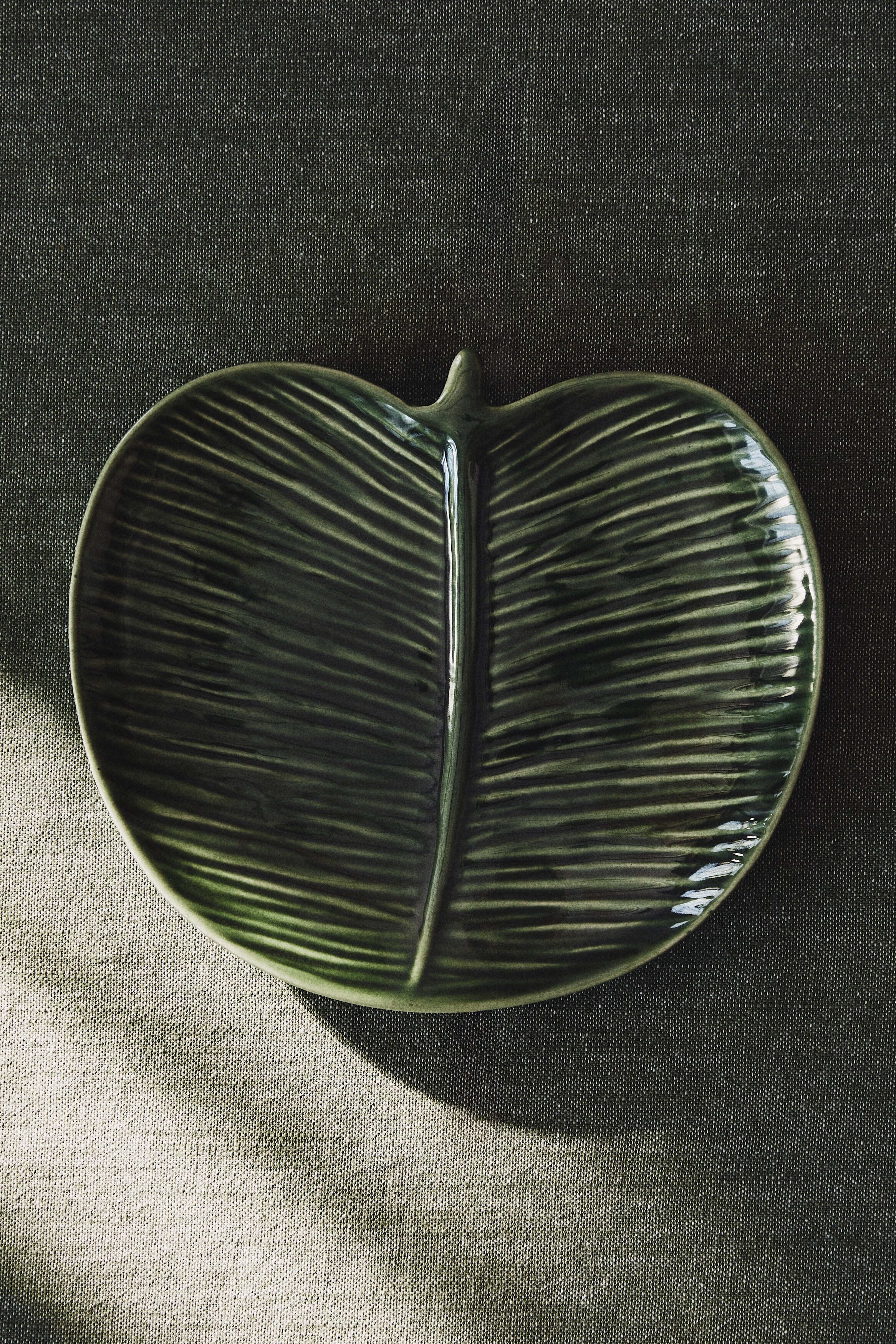 Маленькая сервировочная тарелка из керамогранита H-M 2890₽