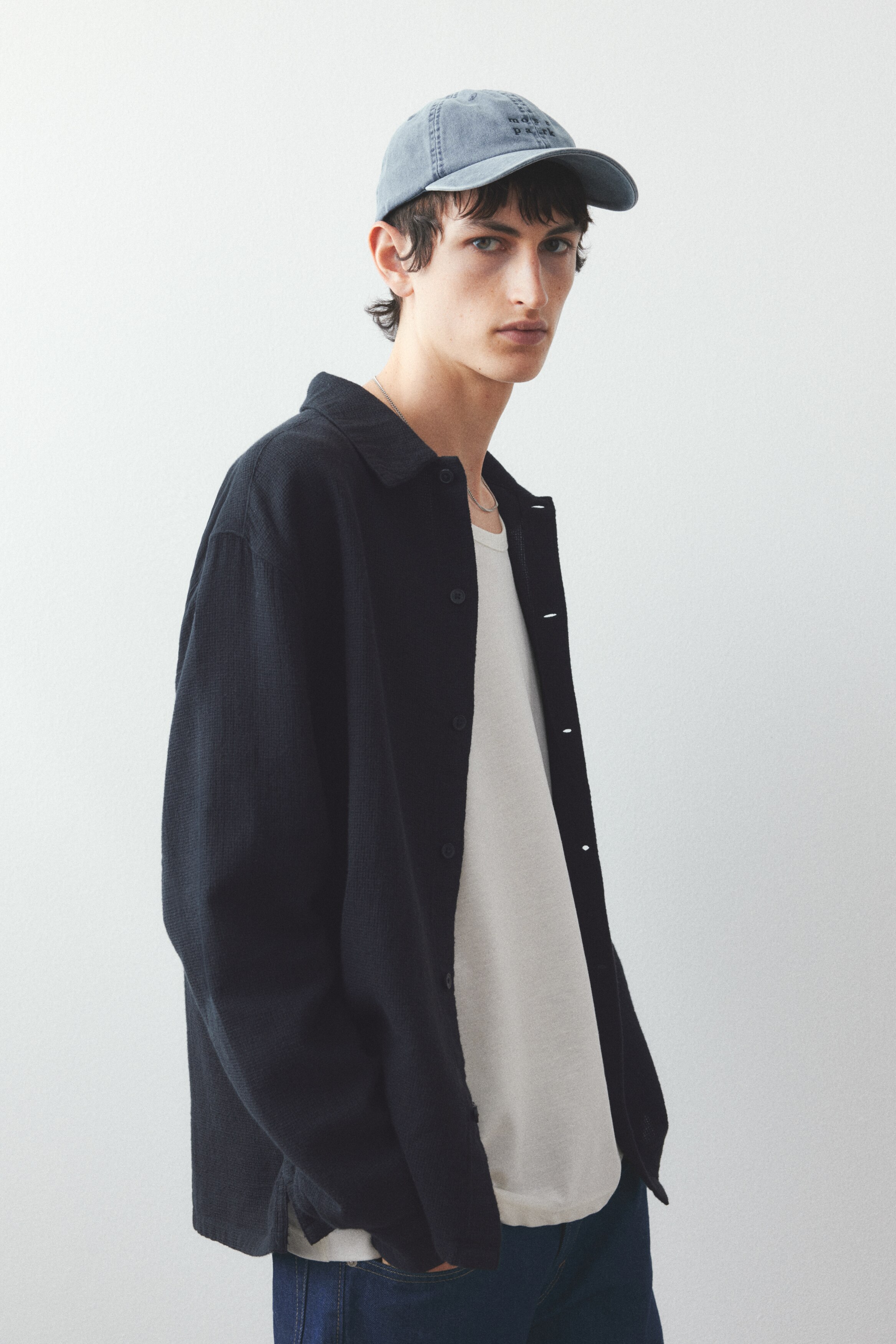 Рубашка с текстурой черного цвета H-M 5690₽