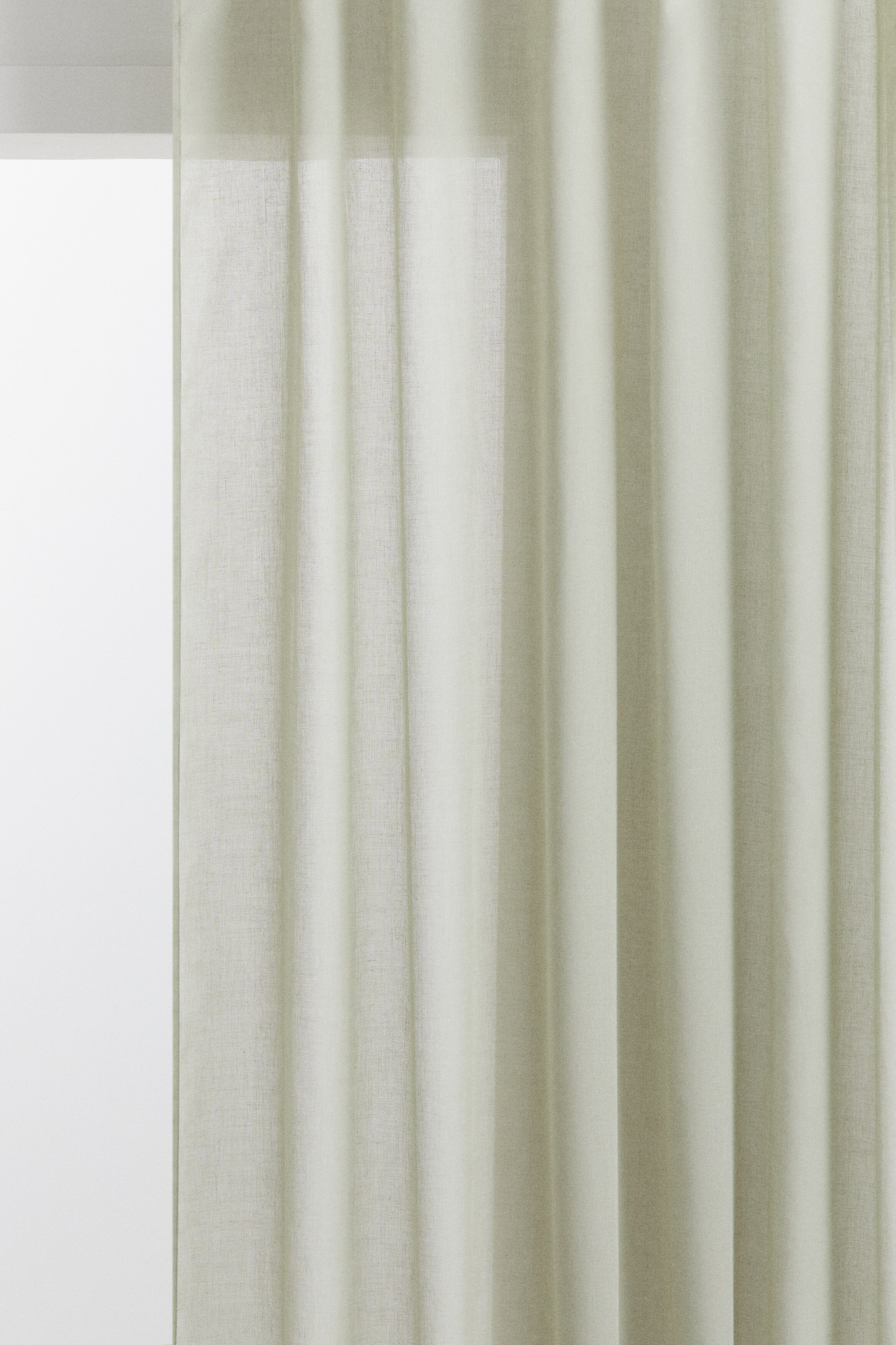 Light khaki green