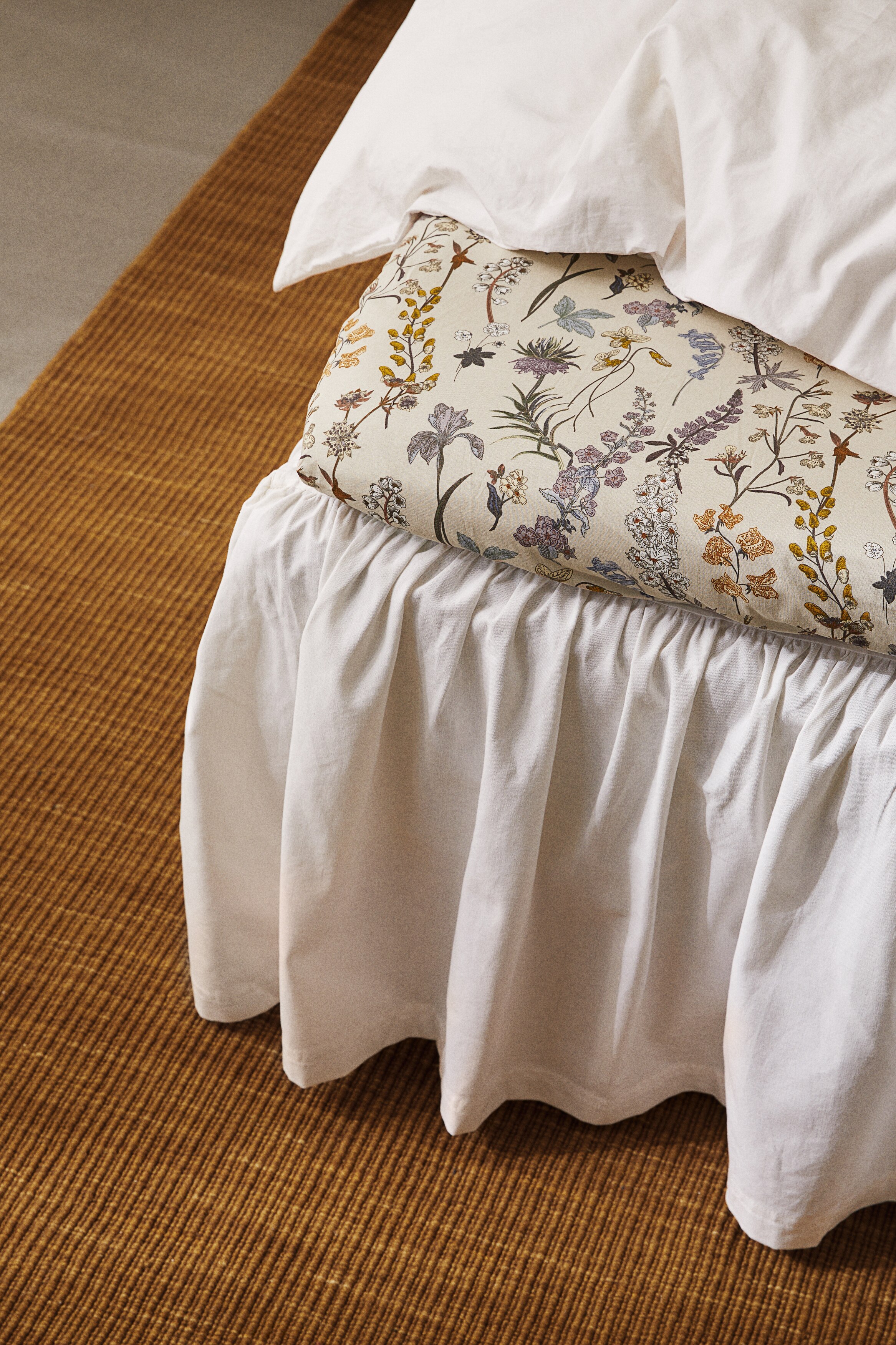 Простыня из хлопка H-M KingQueen в обтяжку 5690₽