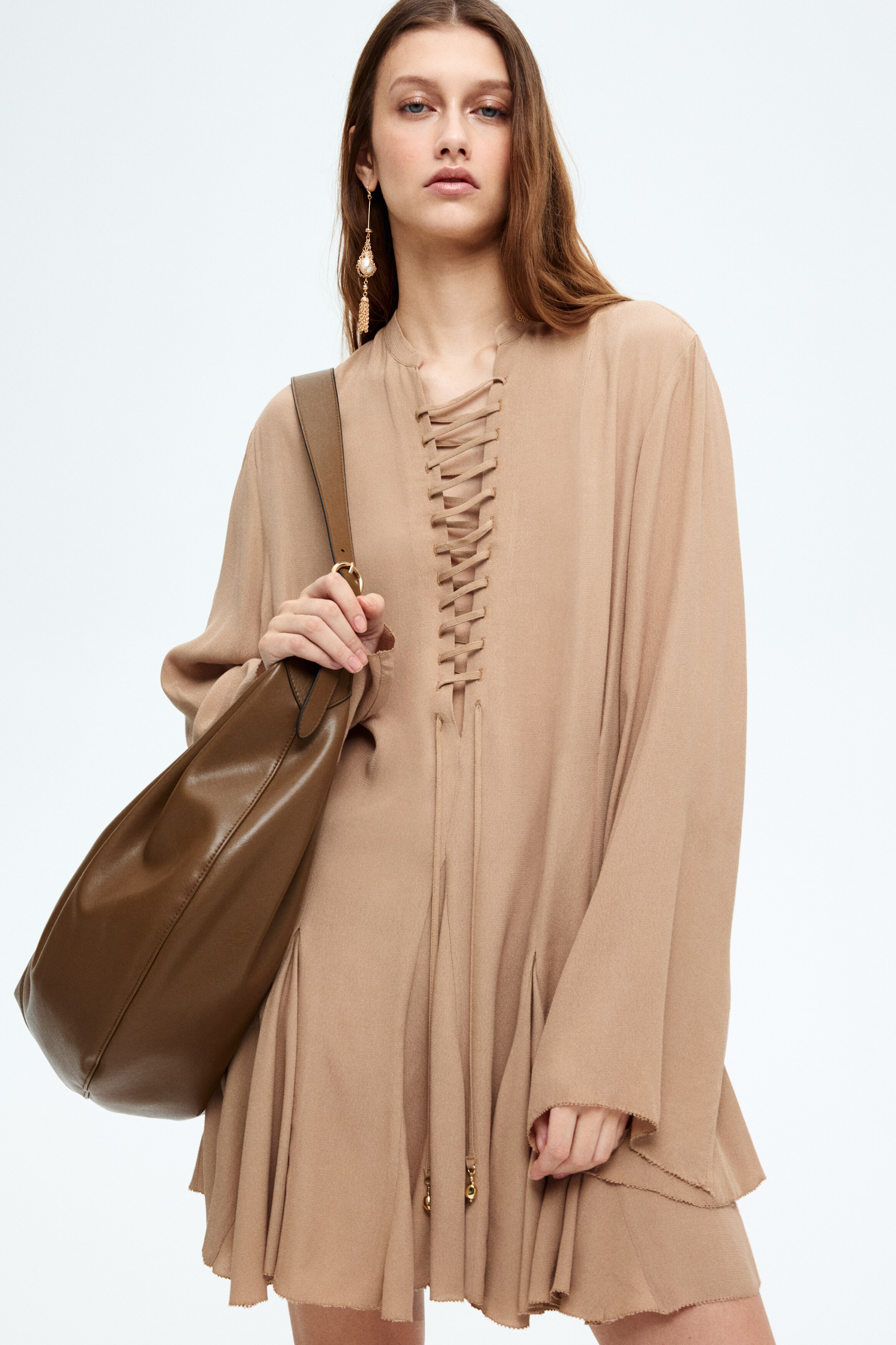 Платье с расклешенной юбкой и шнуровкой от H&M