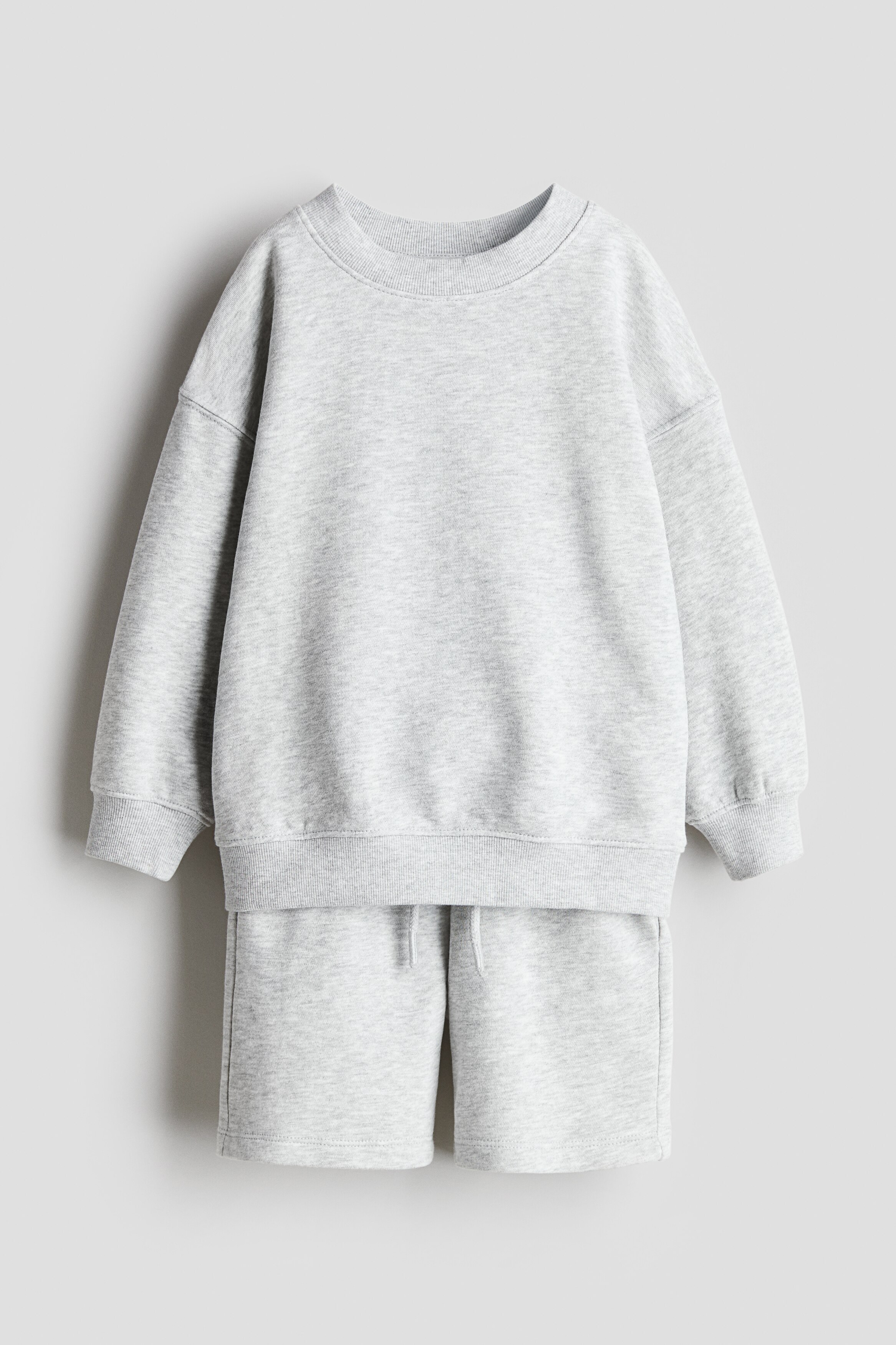 Комплект из толстовки и шорт H&M, состоящий из 2 предметов