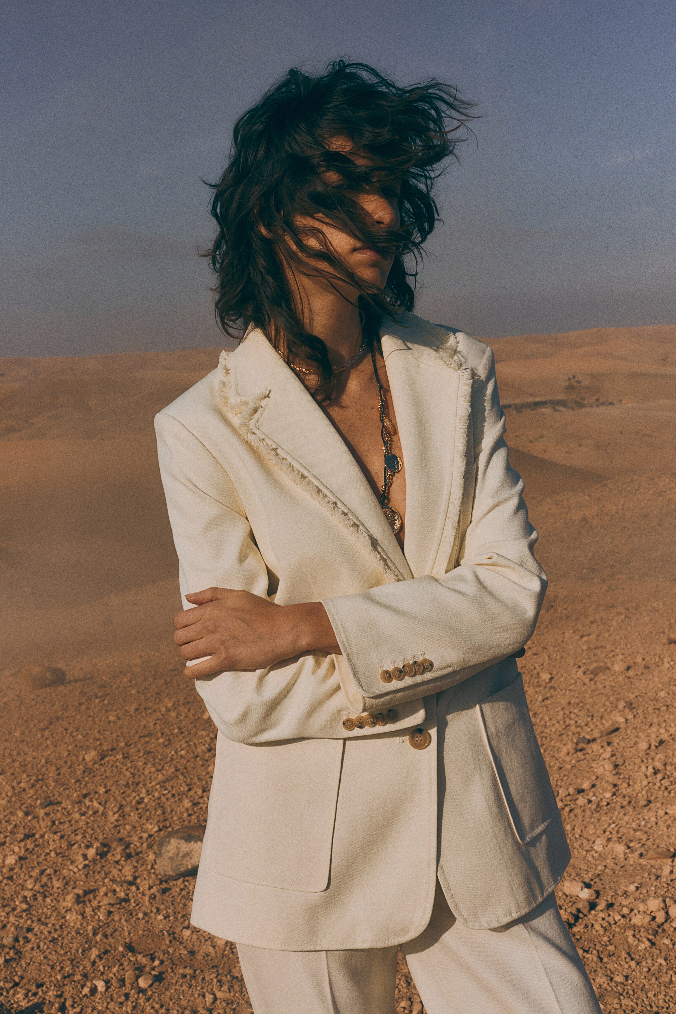 Блейзер с обтрепанными краями от H&M