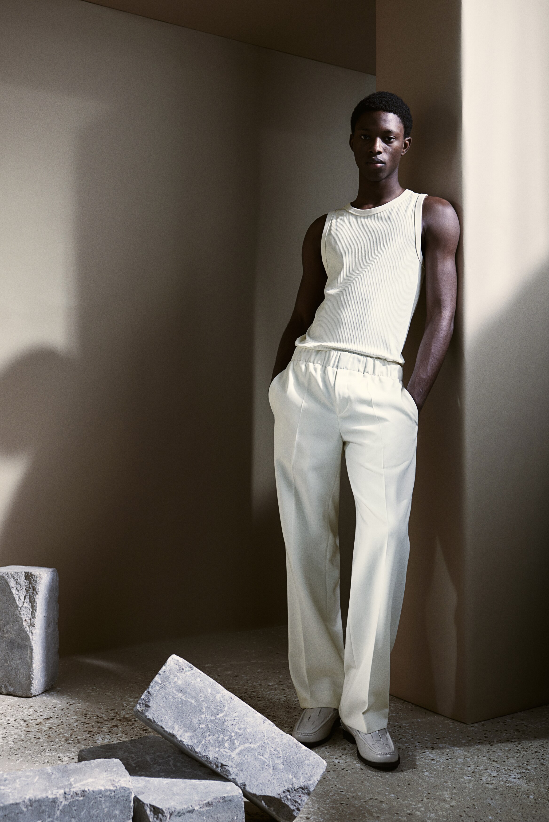 Облегающий топ на бретелях в рубчик от H-M 2490₽