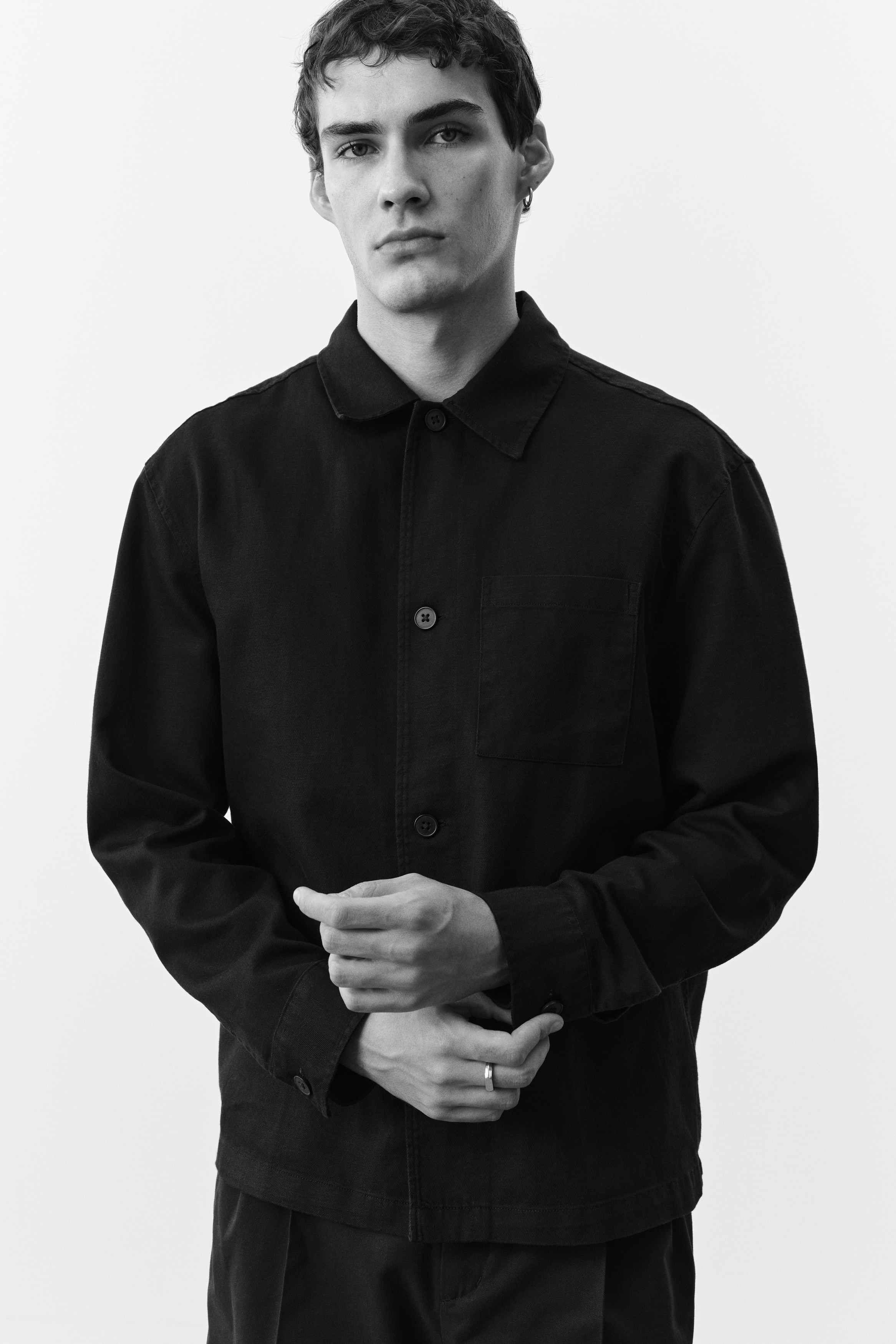 Верхняя рубашка из льняной смеси обычного кроя от H-M 8590₽