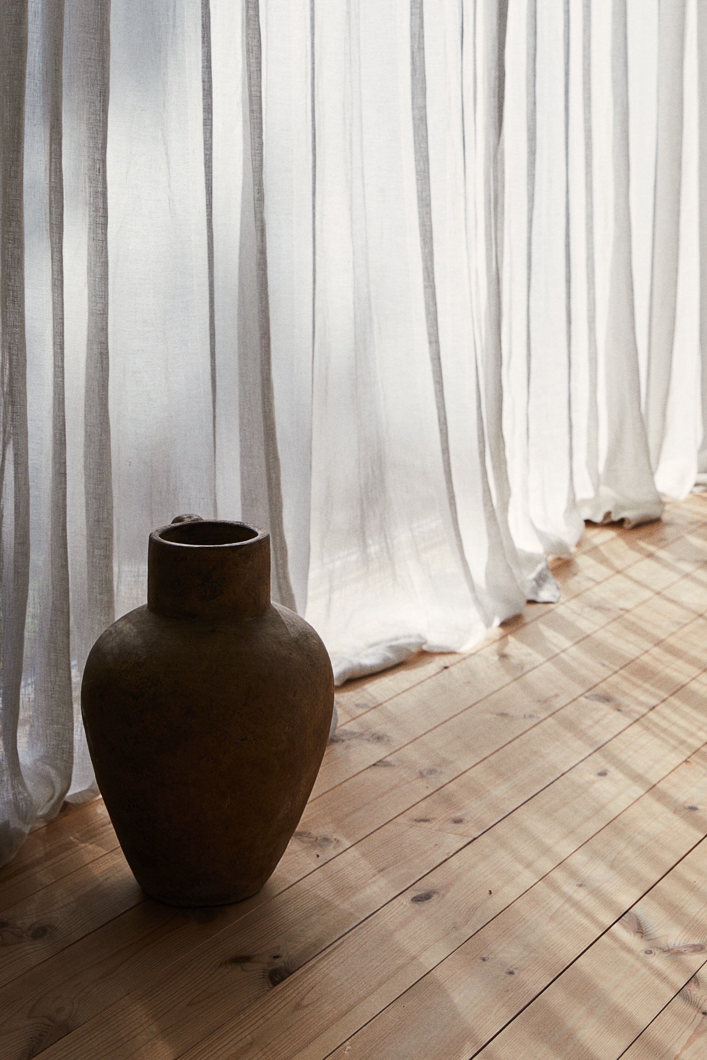 Длинная и широкая шторная панель из льняной смеси в одной упаковке от H-M 17090₽