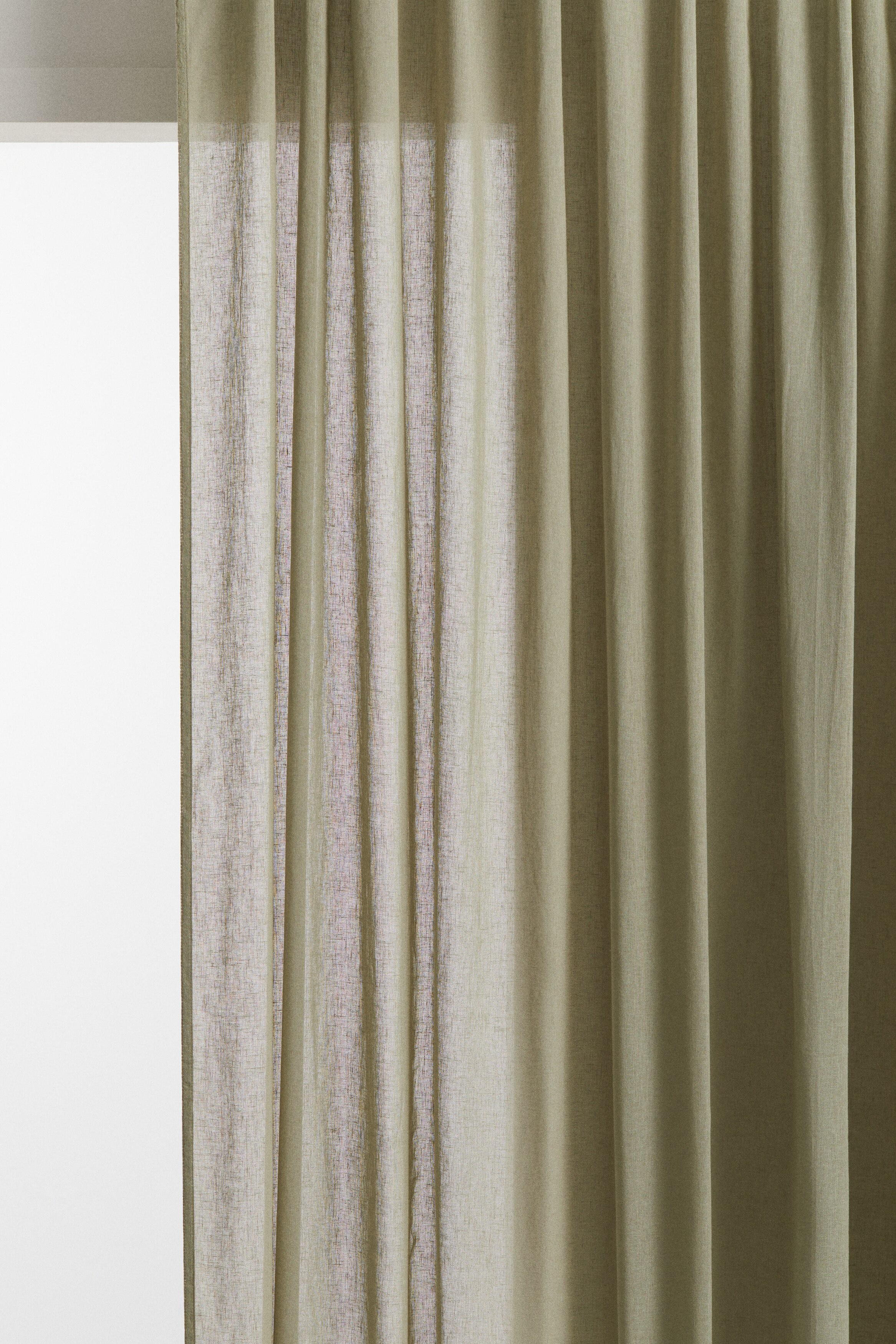 Light khaki green