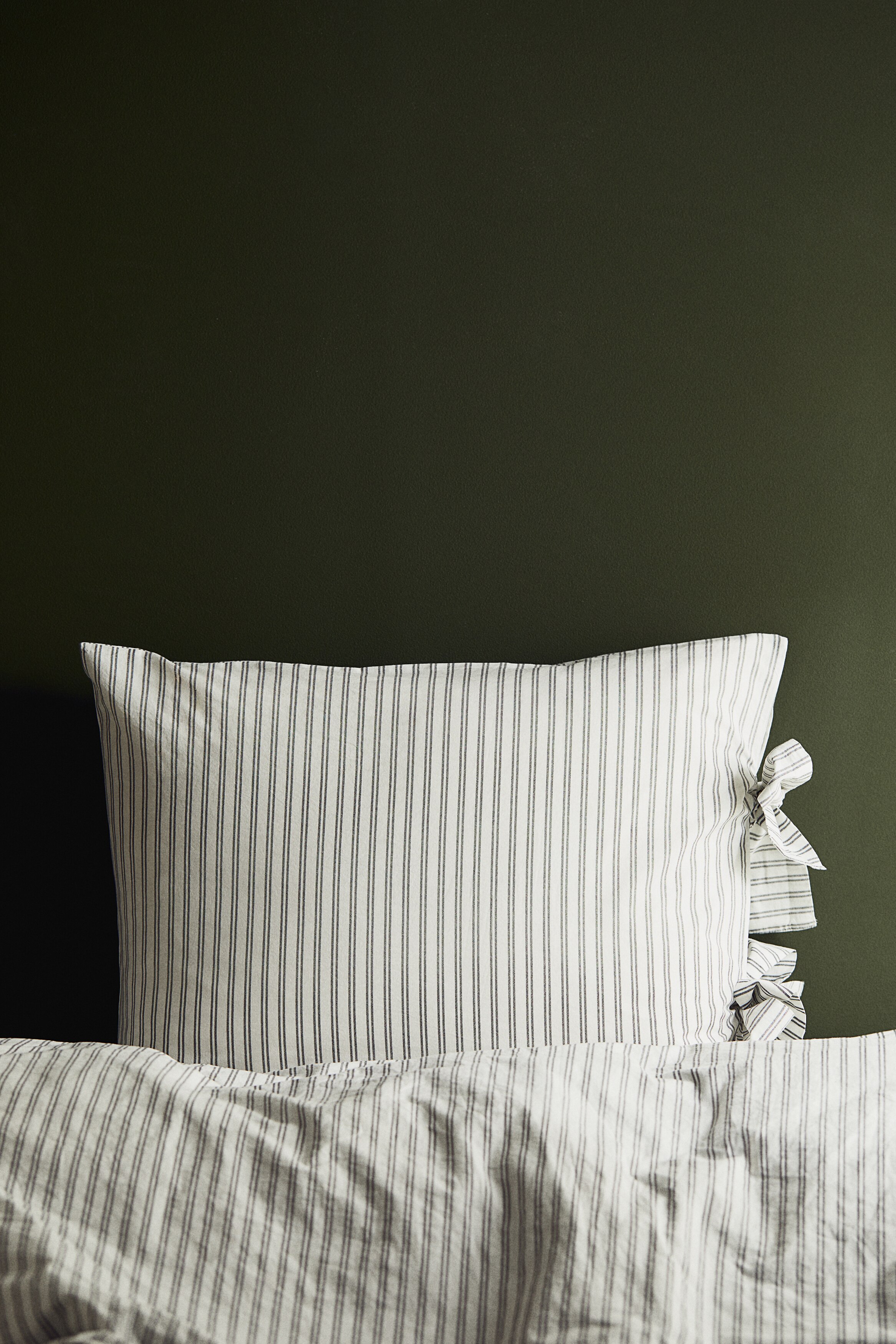 Комплект односпальных пододеяльников с бантом от H-M 7590₽