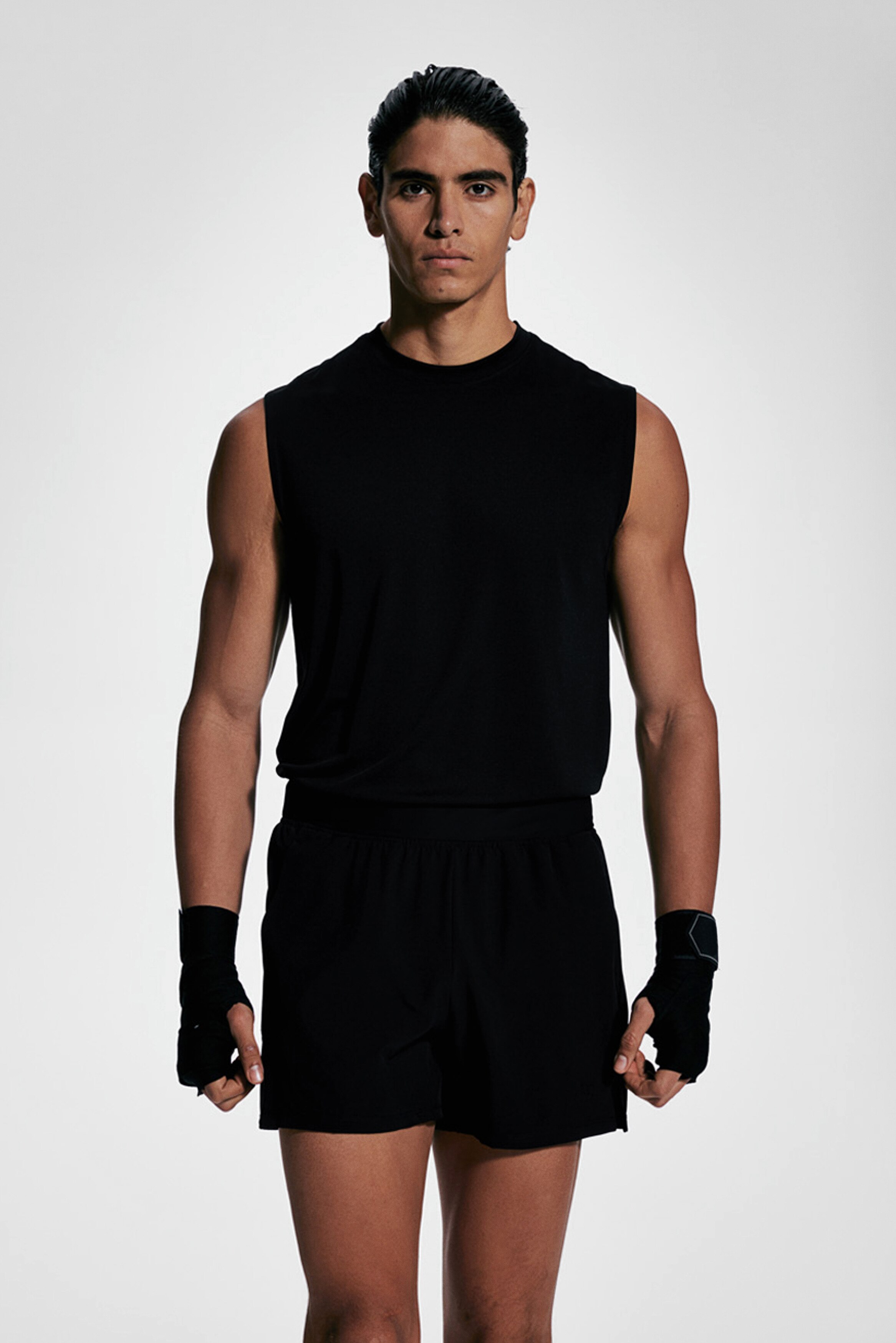 Короткие спортивные шорты H&M с застежкой DryMove