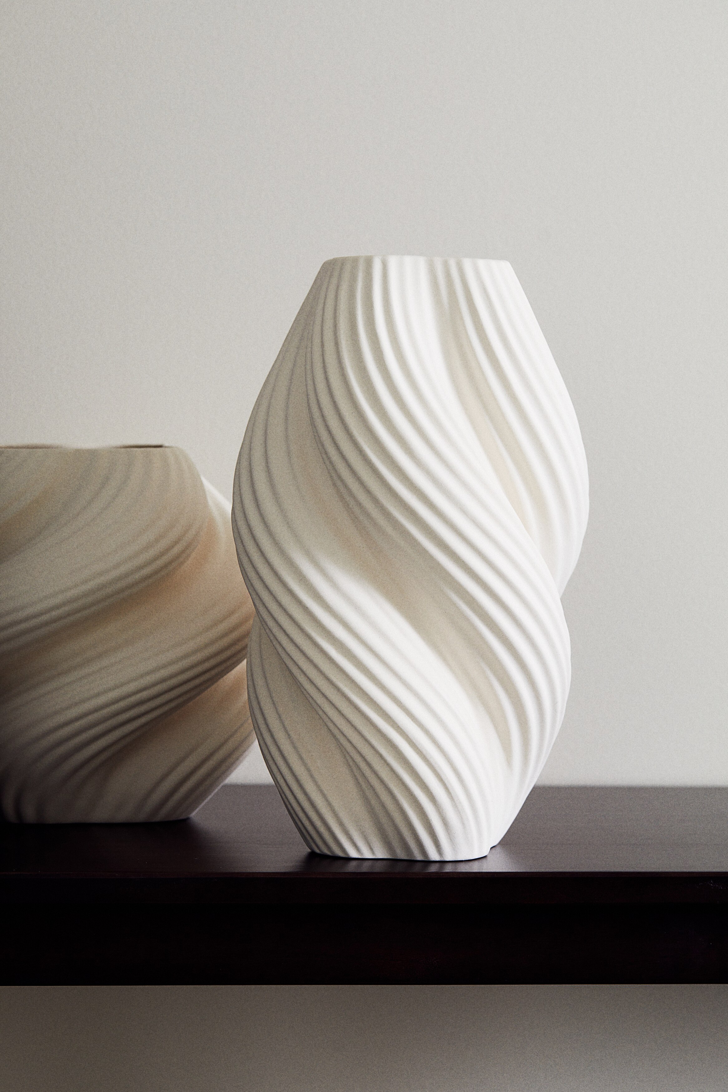 Высокая керамическая ваза H-M 6690₽