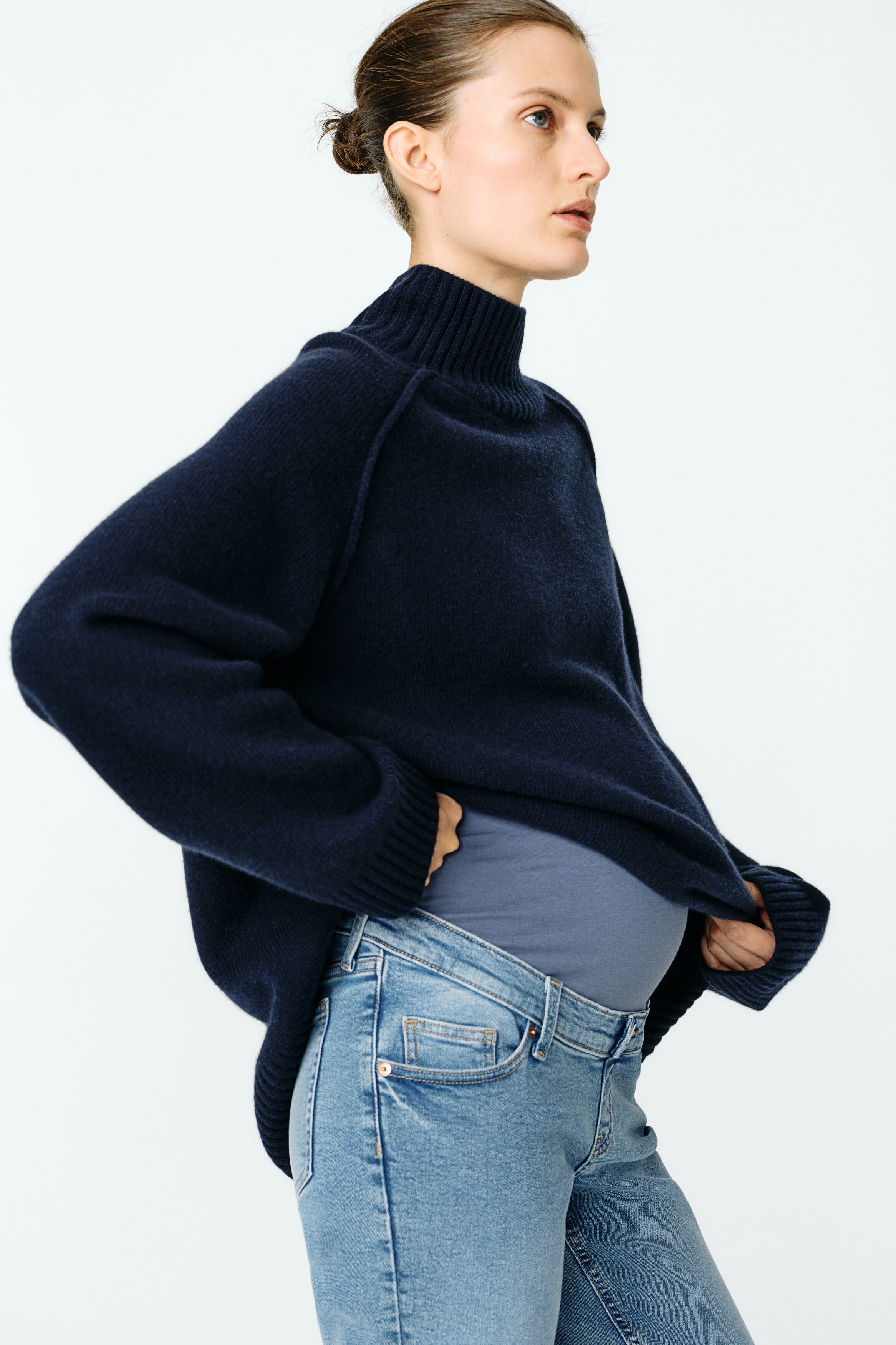 Узкие джинсы на щиколотке от H&M MAMA