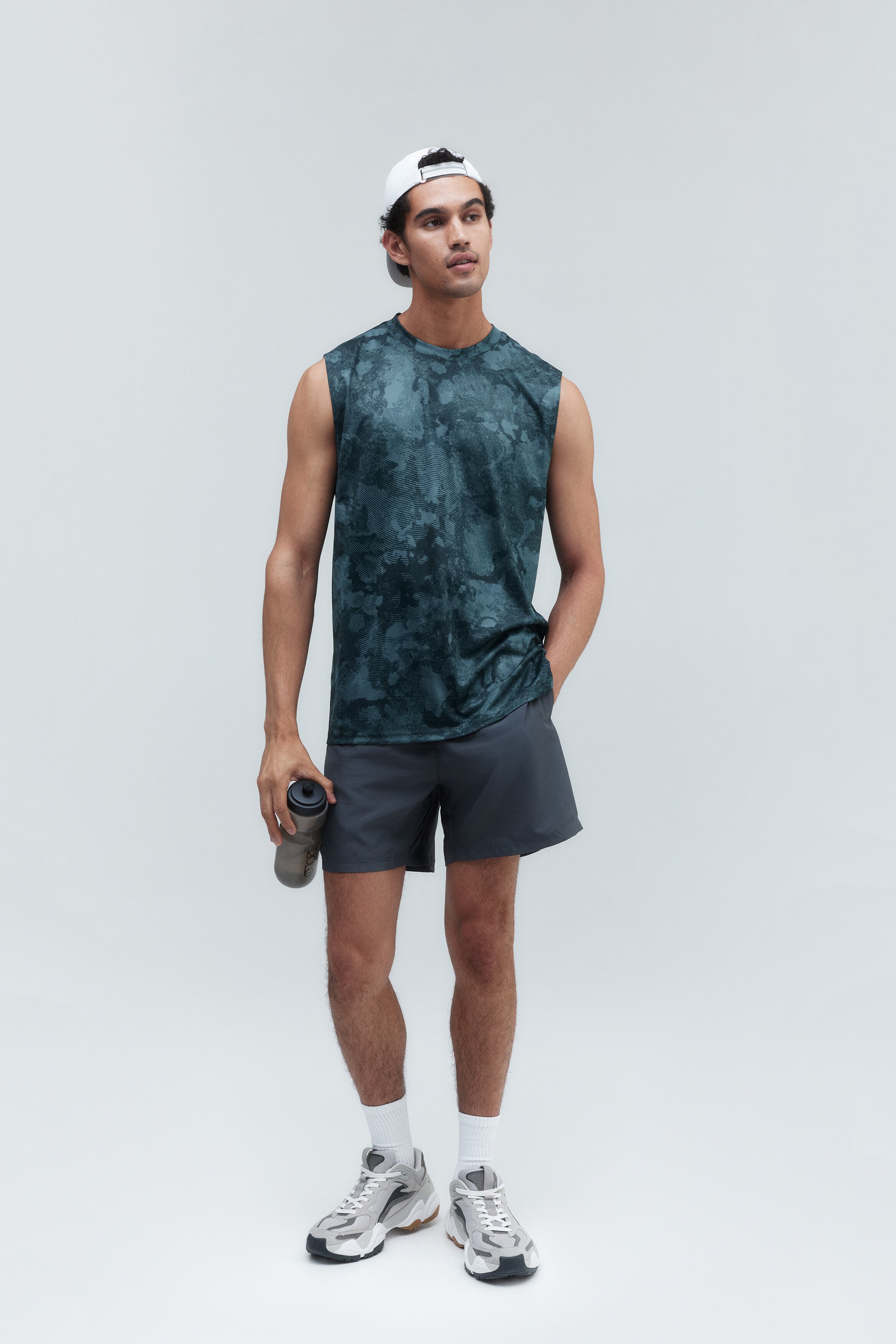 Dark green/patterned