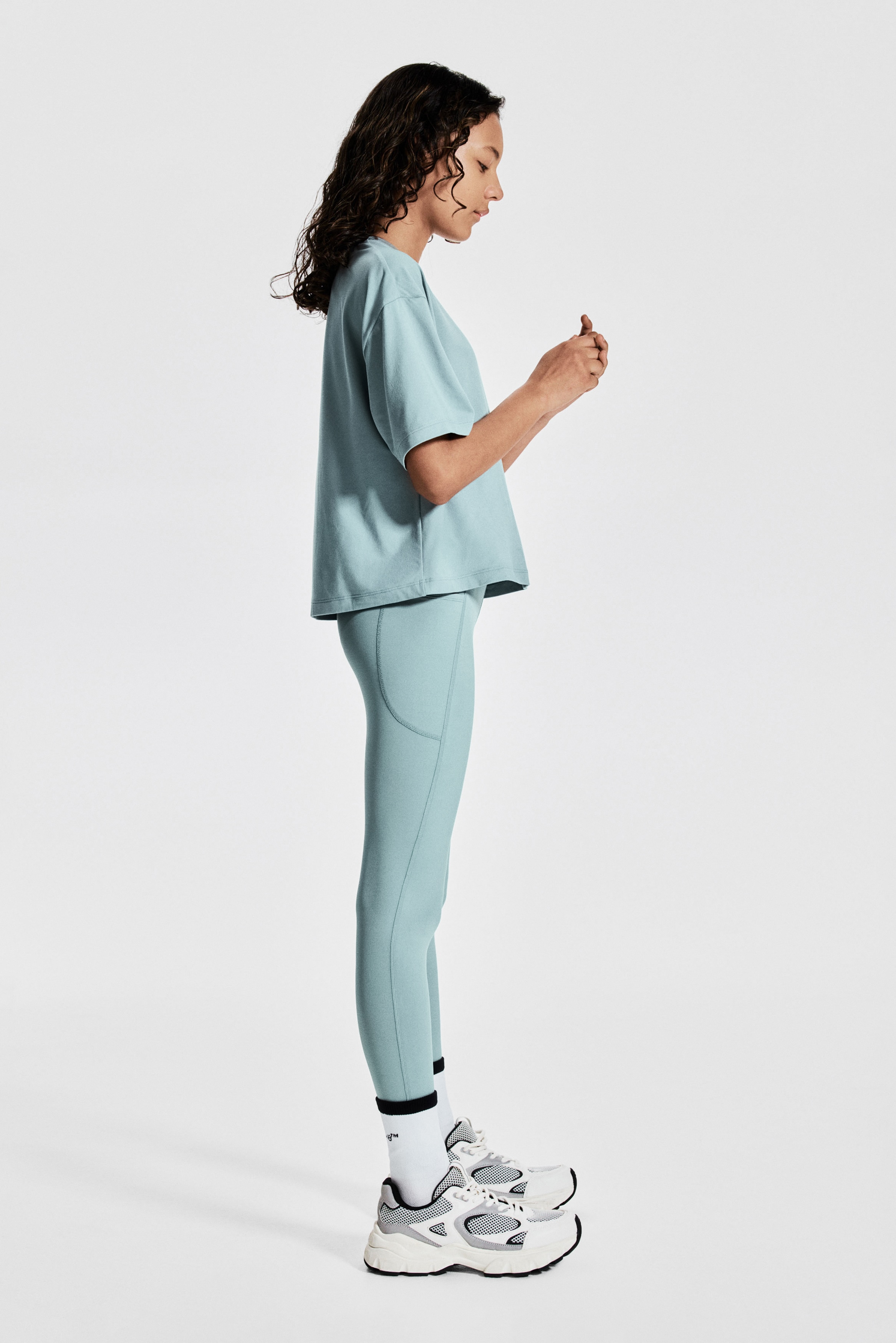Облегающий спортивный топ H&M с застежкой DryMove