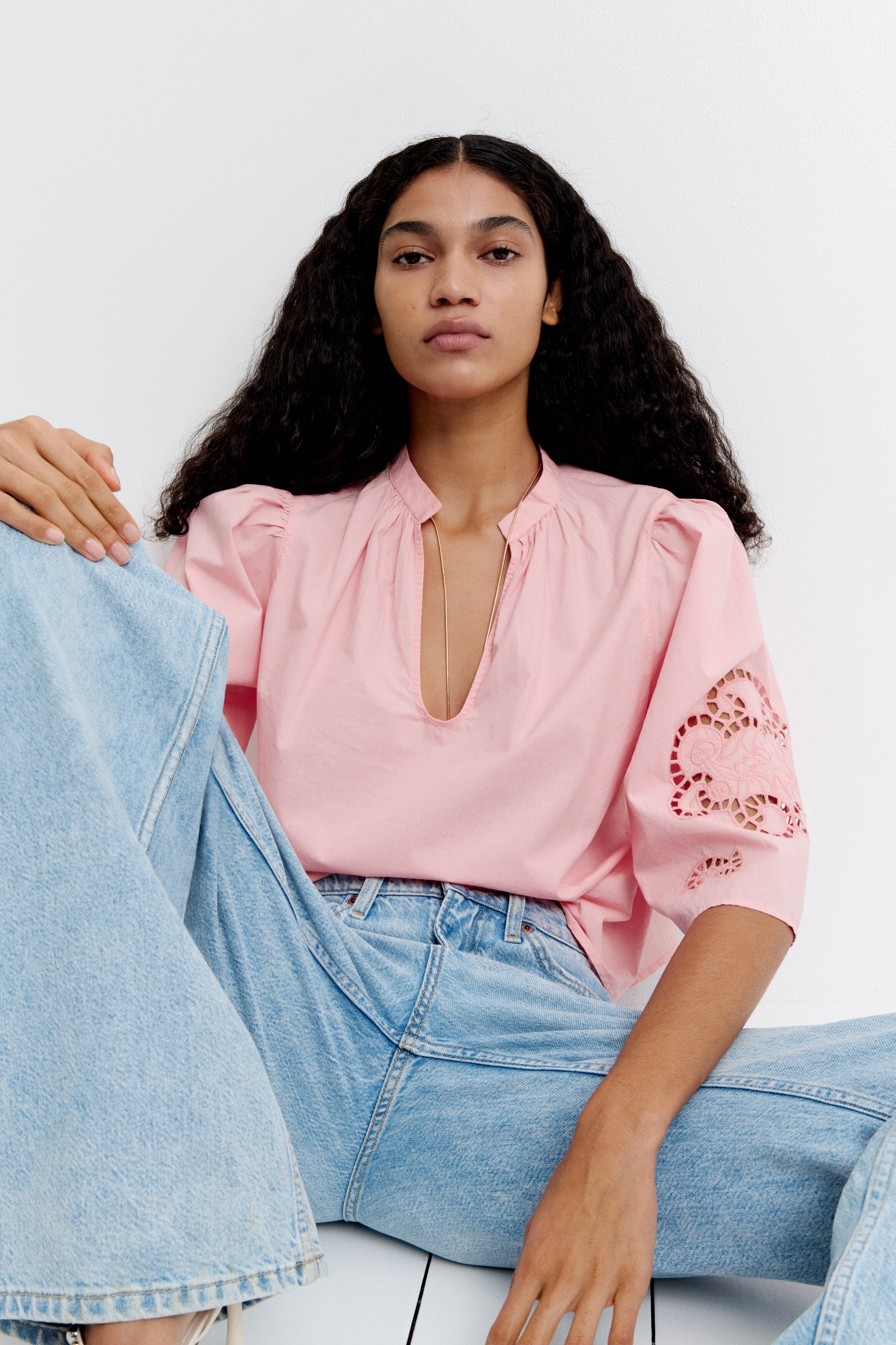 Блузка H&M с вышивкой в виде ушек