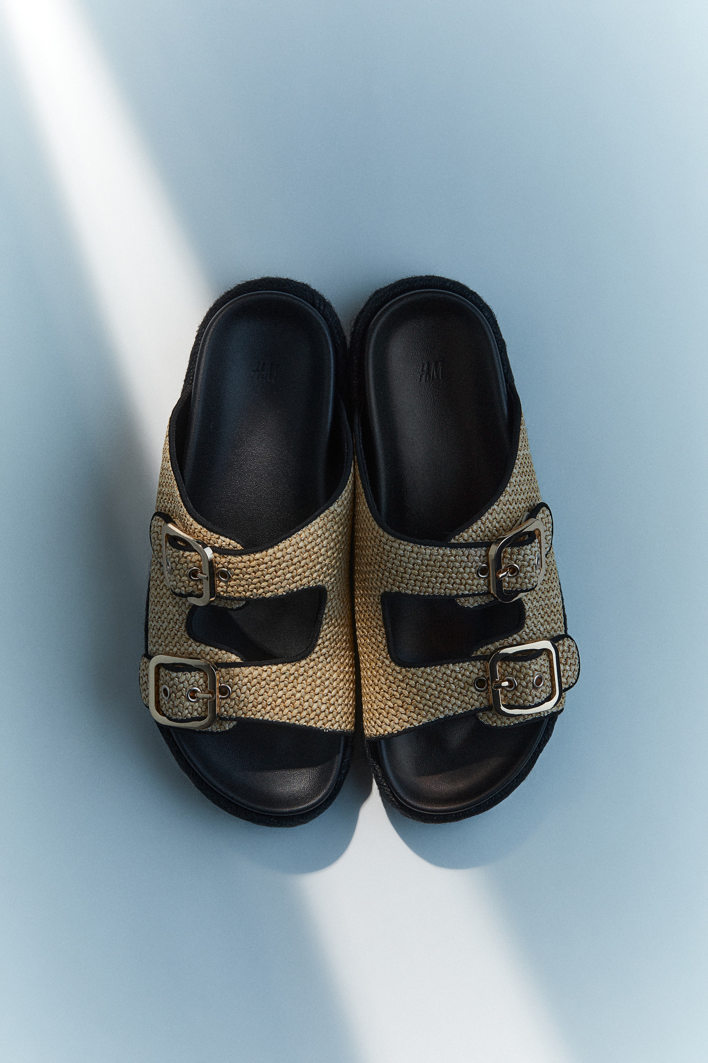 Сандалии в стиле эспадрильи от H-M 7590₽