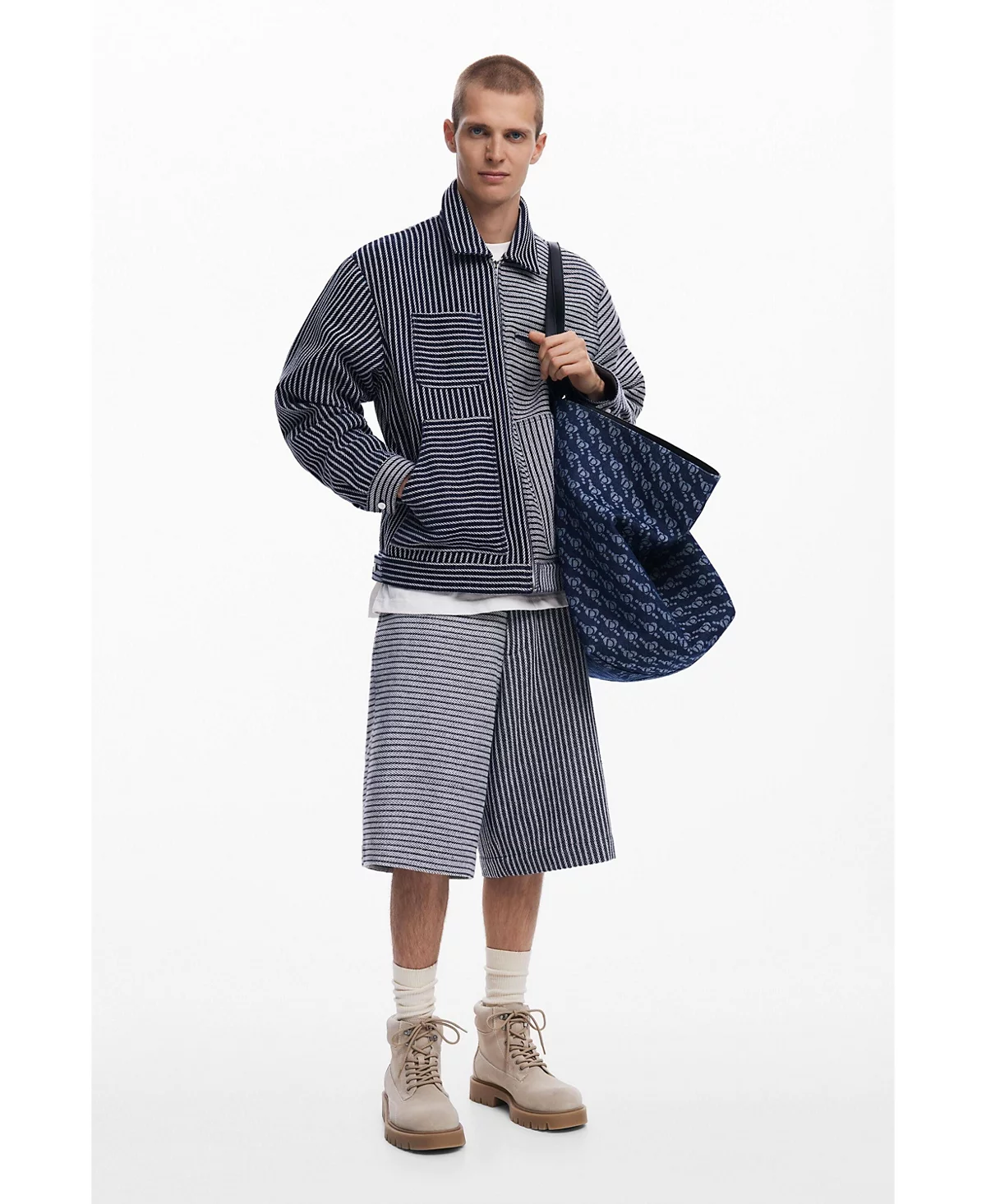 Дизайнерский мужской структурированный пиджак в полоску Desigual 43590₽