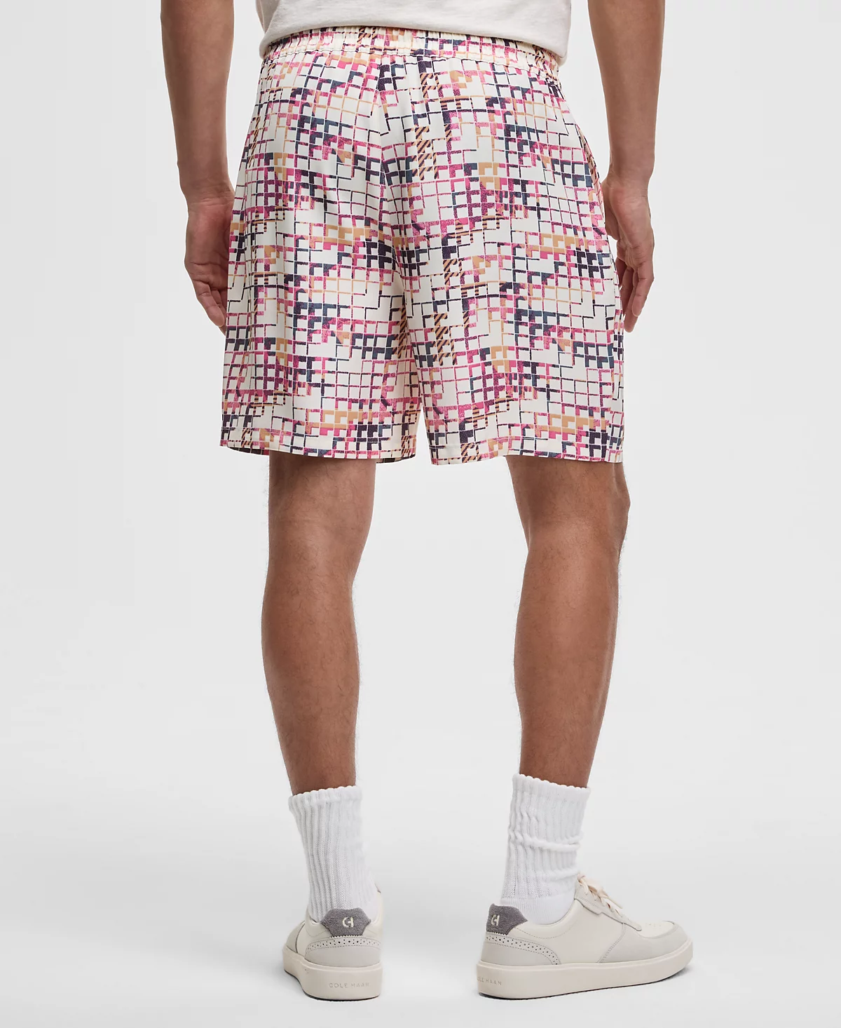 Мужские шорты Mode of One из блестящей саржи свободного кроя с геометрическим принтом 6-12 дюйма эксклюзивно в Macys 9390₽