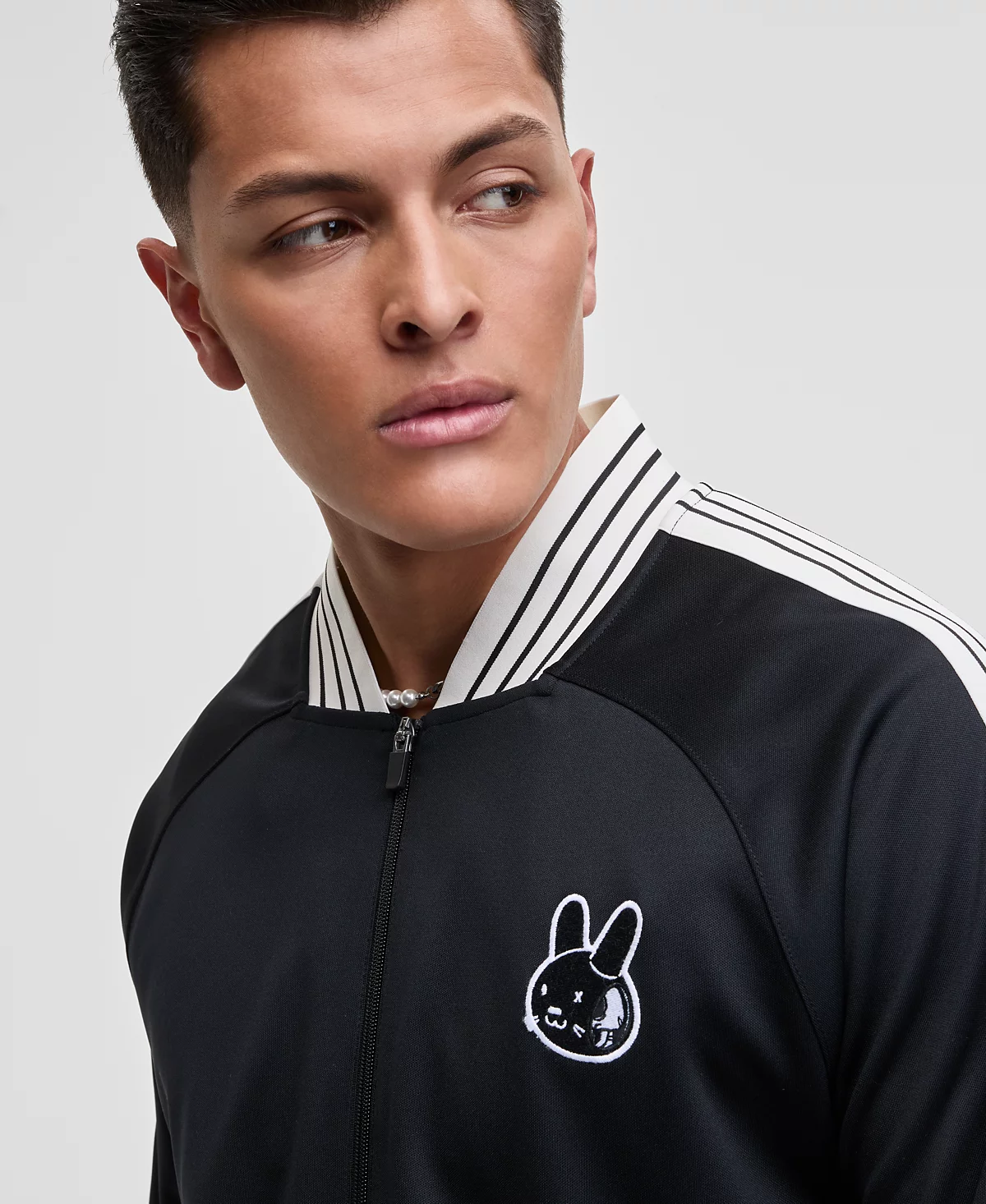 Мужская трикотажная спортивная куртка свободного кроя Mode of One с контрастными вставками и полной молнией эксклюзивно представленная в Macys 15090₽