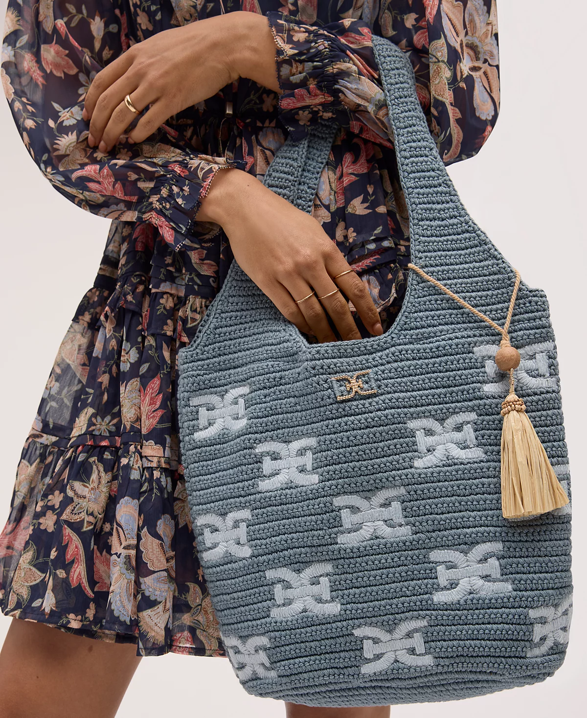 Вязаная сумка с логотипом Сэма Эдельмана Эйприл Север И Юг выполненная крючком 33290₽