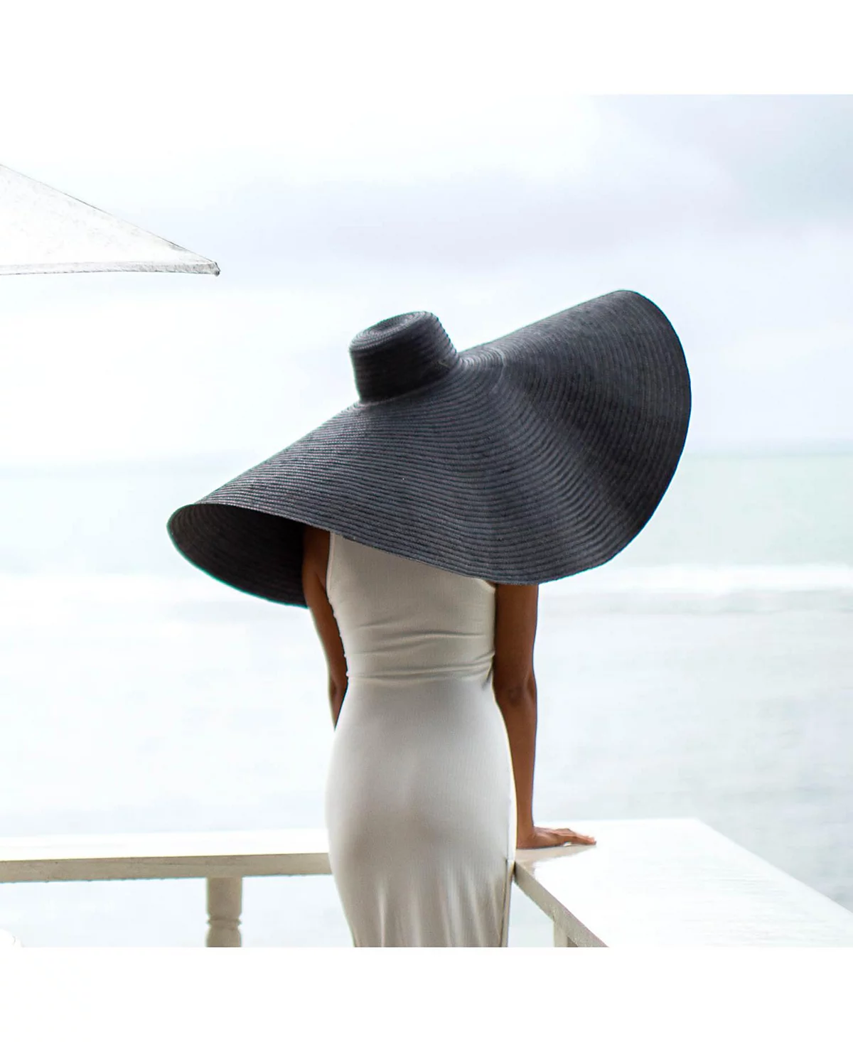 Соломенная шляпа SOLANA Большого размера черного цвета 23690₽