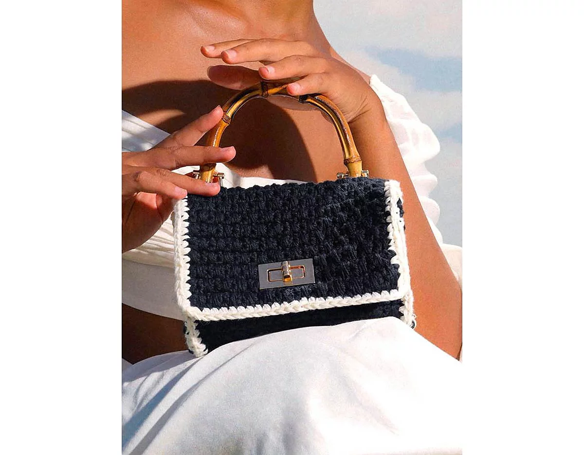 Мини-сумочка для авиапочты связанная крючком Черно-белая 18190₽