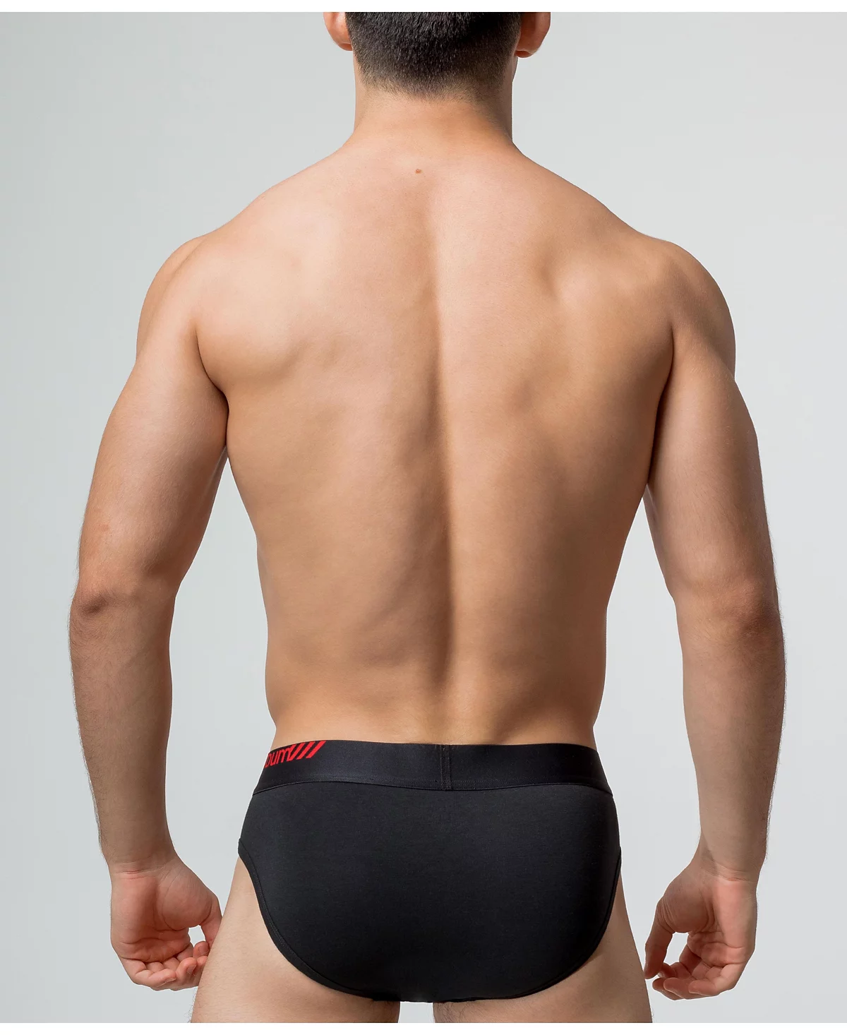 Краткое описание комплекта мужской ГОНОЧНОЙ КОМАНДЫ Rounderbum из 3 предметов