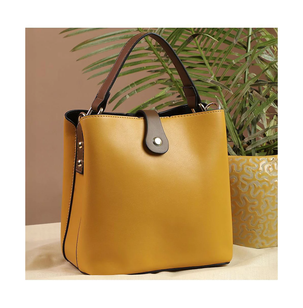 Женская желтая сумка-тоут Celina