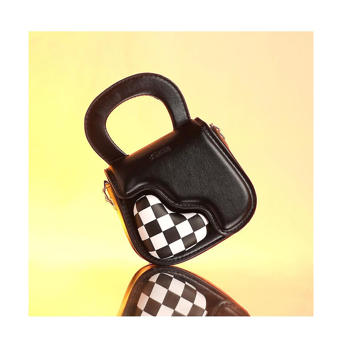 Женская сумка-слинг The Micro Pillow Heart 15190₽