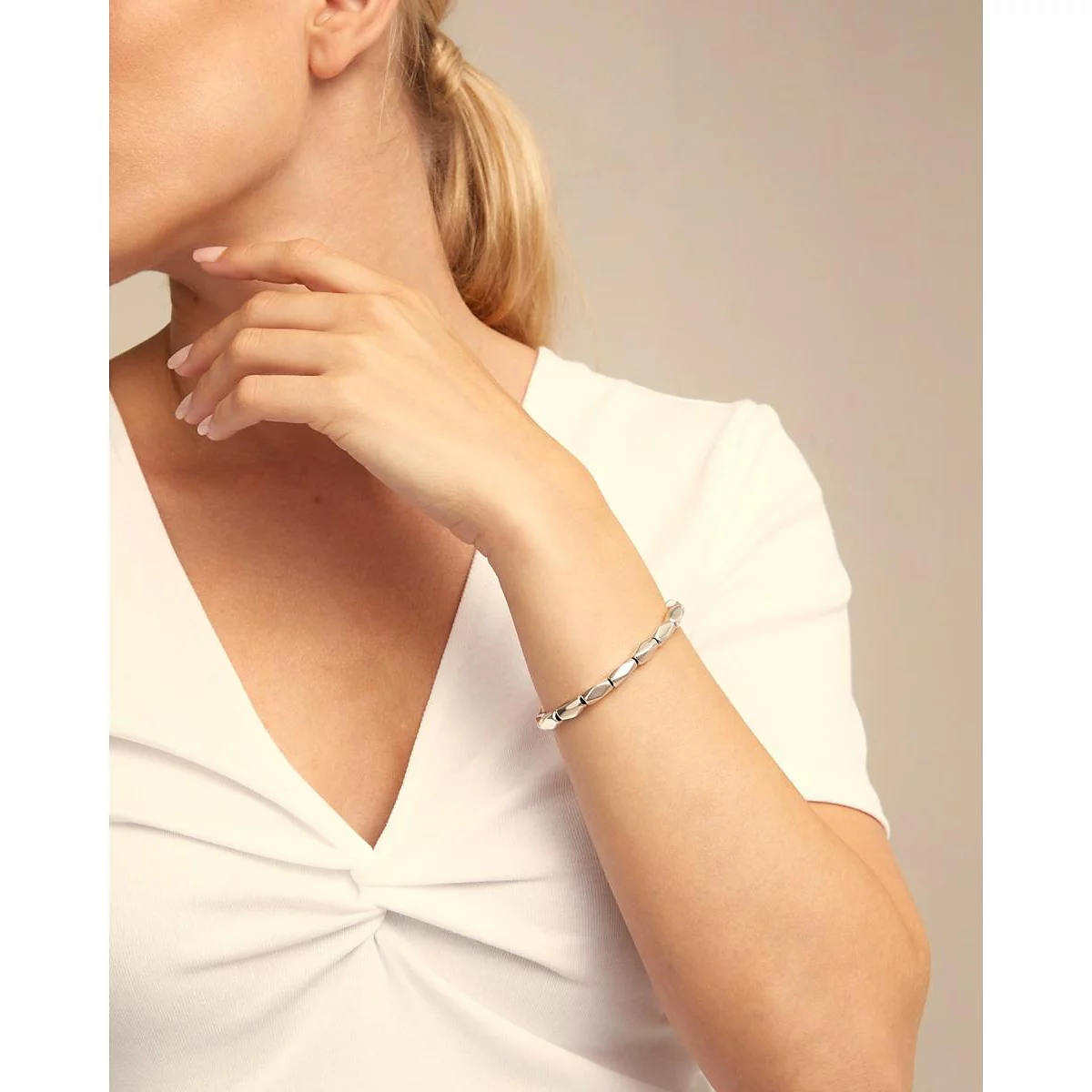 Удлиненный браслет из посеребренного металлического сплава UNOde50 с кольцами для прыжков 18090₽