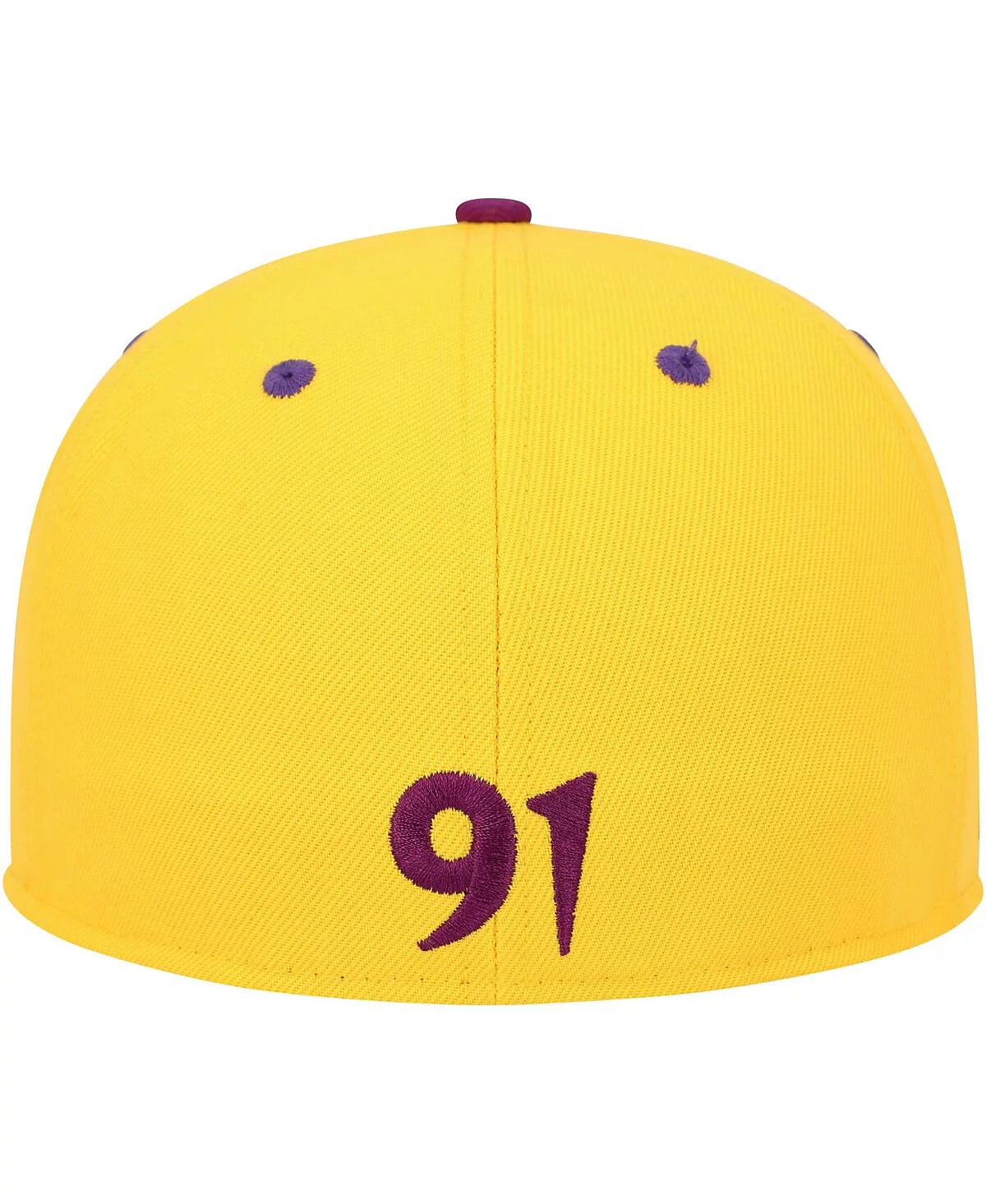 Закрывает мужские золотые пластинки Death Row Records, приталенную шляпу с узором Пейсли