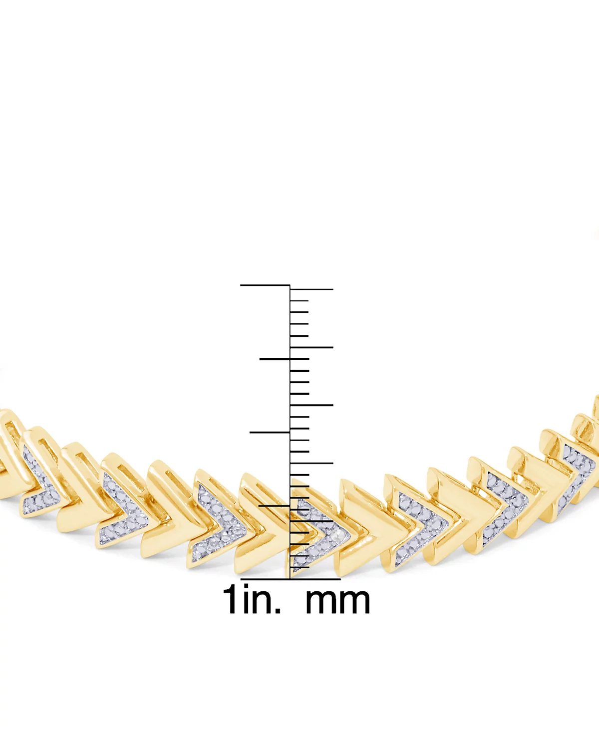 Браслет из золотой пластины с шевроном и бриллиантовым акцентом
