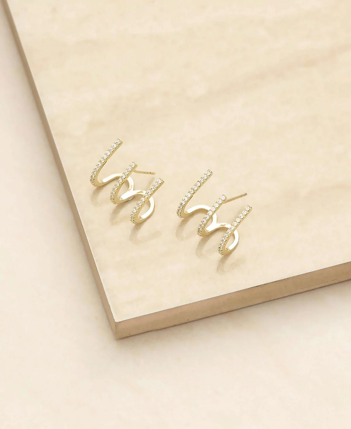 Серьги-гвоздики ETTIKA с фианитами 7590₽