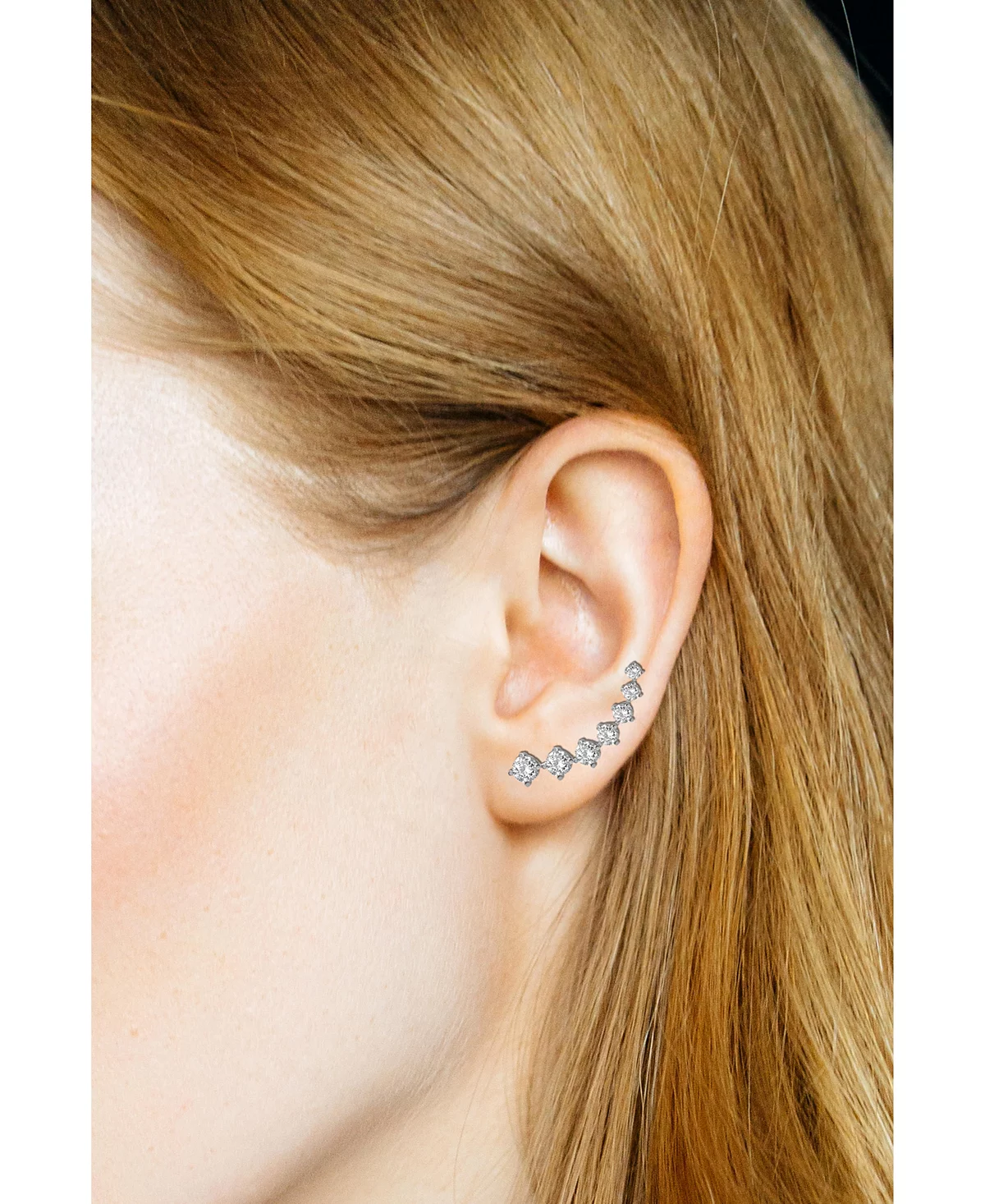 А теперь эта серьга с кубическим цирконием и градуированным скалолазом в серебряной или золотой оправе 4590₽