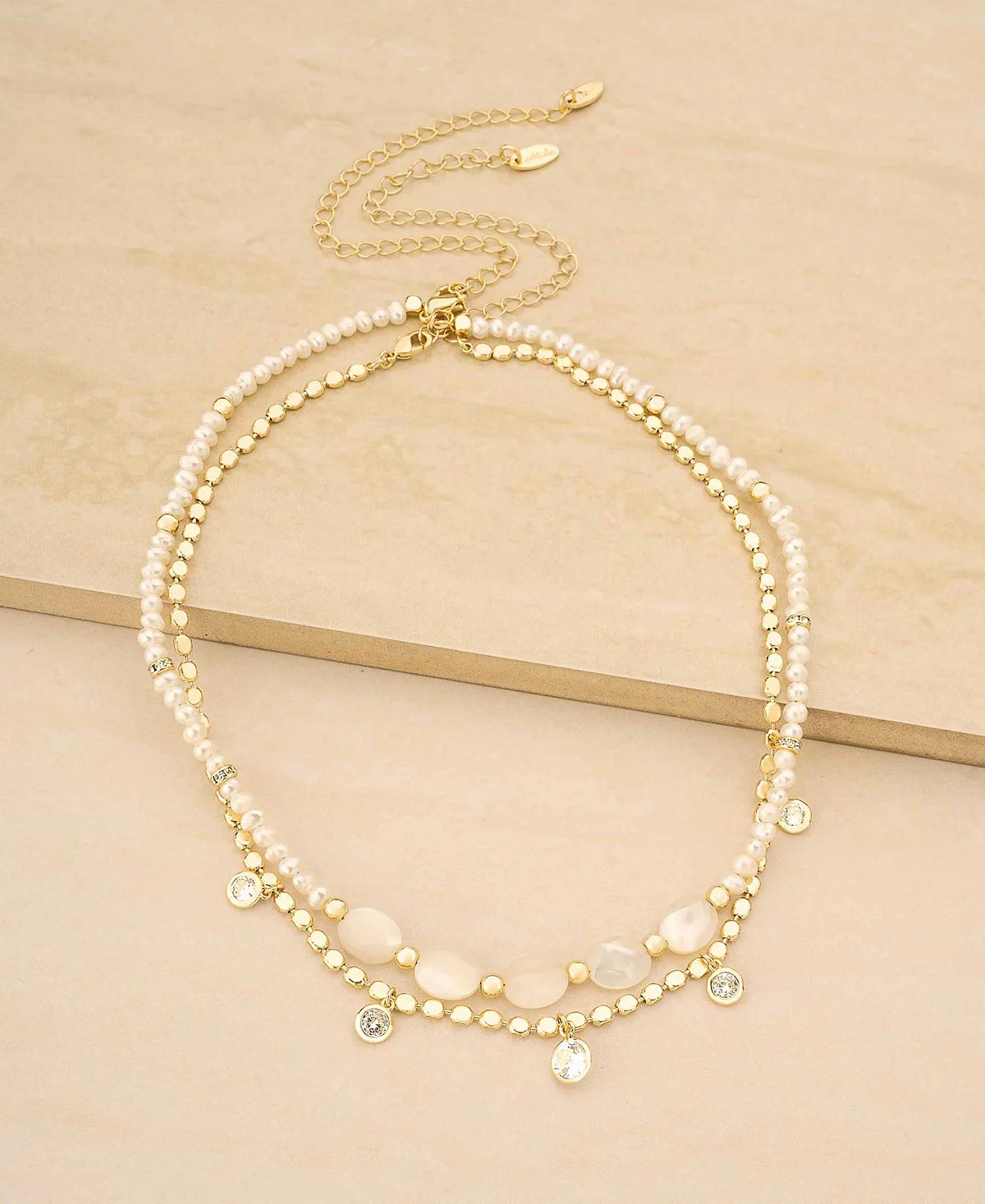 Комплект колье с позолоченной цепочкой украшенной жемчугом ЭТТИКА и бисером 14290₽