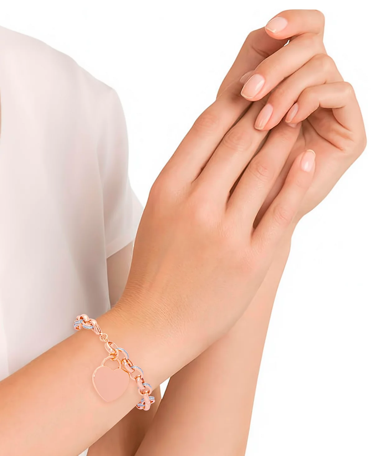 Коллекция браслетов с сердечками с бриллиантовым акцентом 11390₽