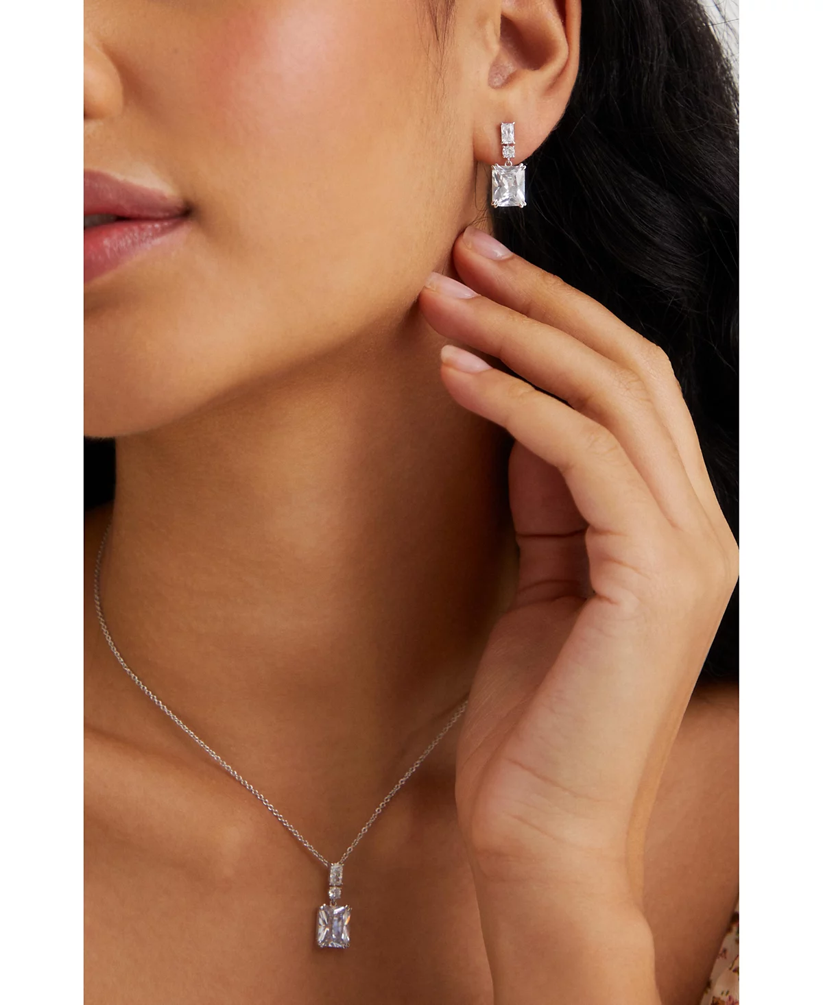 Элиот Данори Ожерелье с подвеской в форме изумруда из кубического циркония 16 2 Удлинитель 14290₽