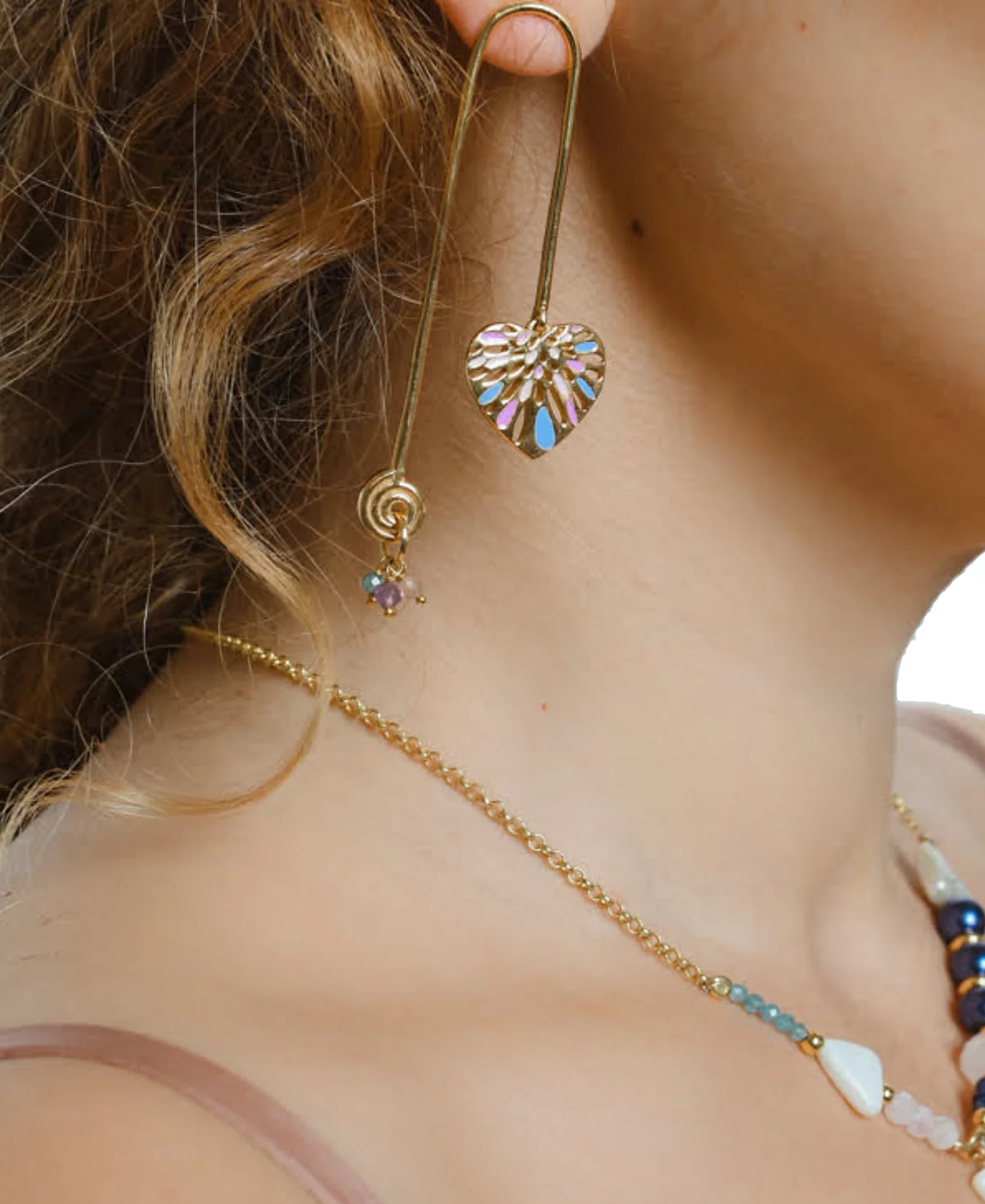 Нектар Нектар Нью-Йоркские серьги-сердечки из смешанных драгоценных камней, покрытые 18-каратным золотом