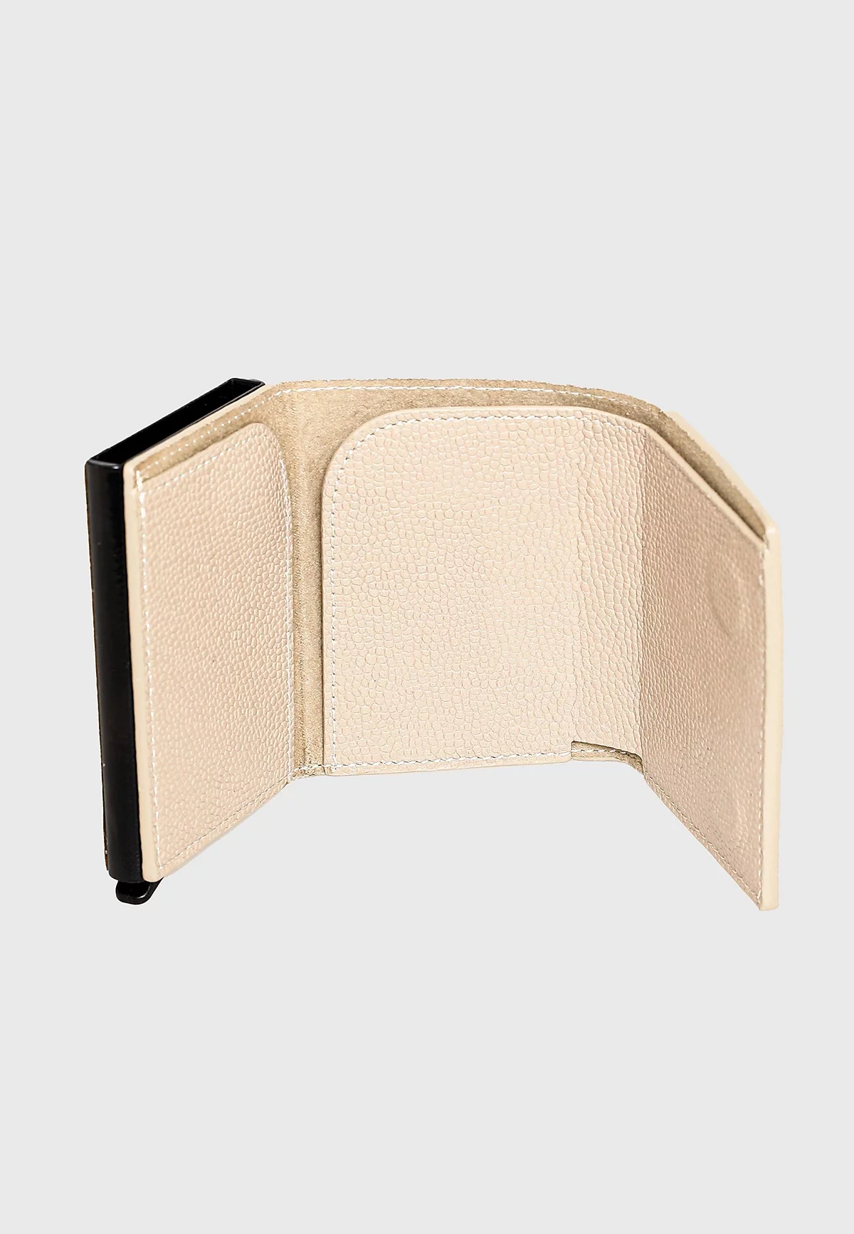 Коричневая визитница тройного формата с рисунком икры из натуральной кожи коричневого цвета 14790₽