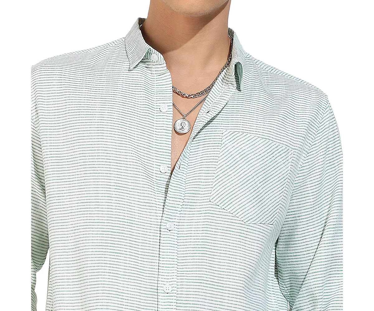 Мужская рубашка в бело-зеленую горизонтальную мелковую полоску Campus Sutra 11990₽