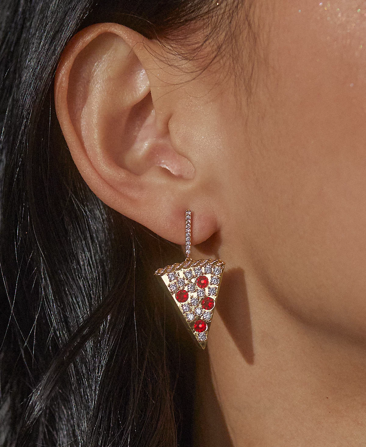 Серьги-капли AJOA by Nadri с 18-каратным позолотой и цветным хрусталем Pizza Slice 9490₽