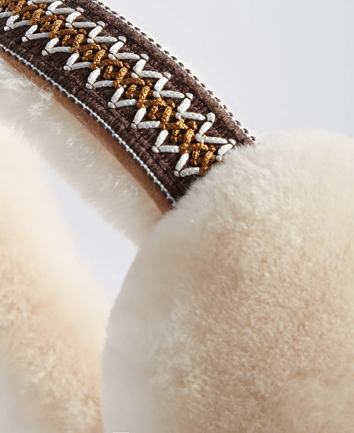 UGG Женские наушники из плетеного меха 15590₽