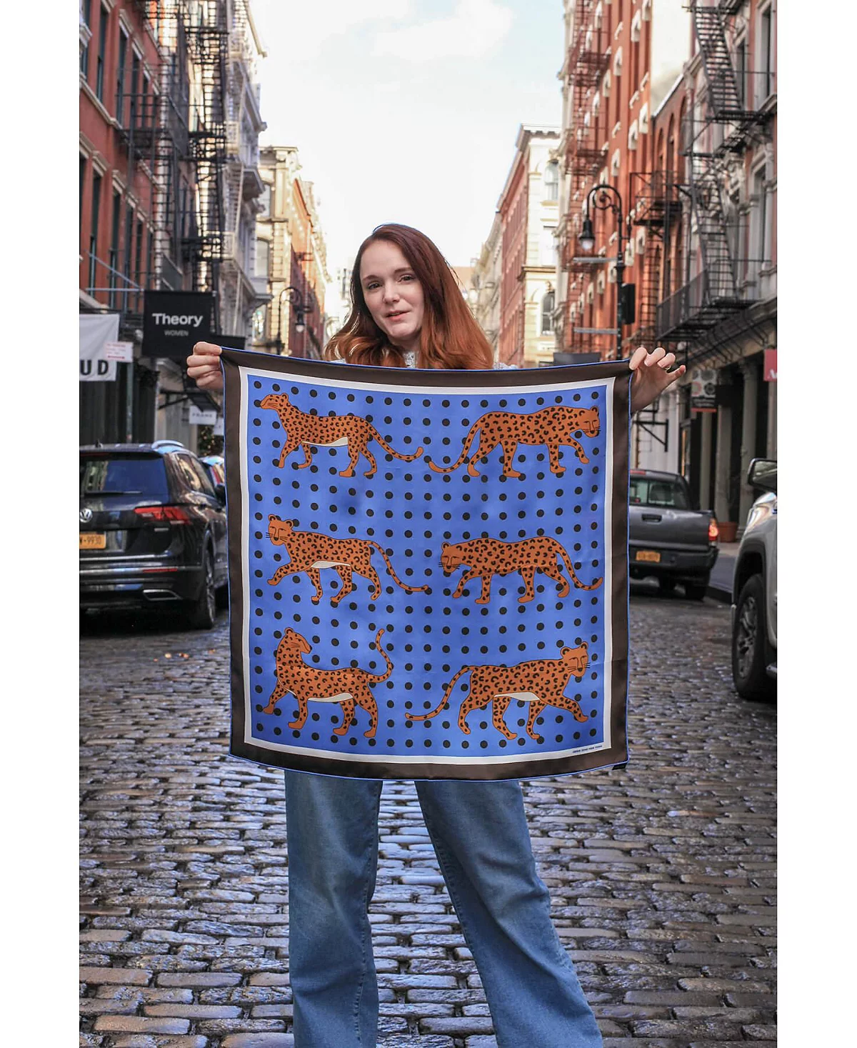 Джесси Чжао Нью-Йоркский двусторонний шелковый шарф из Сада Синих Леопардов